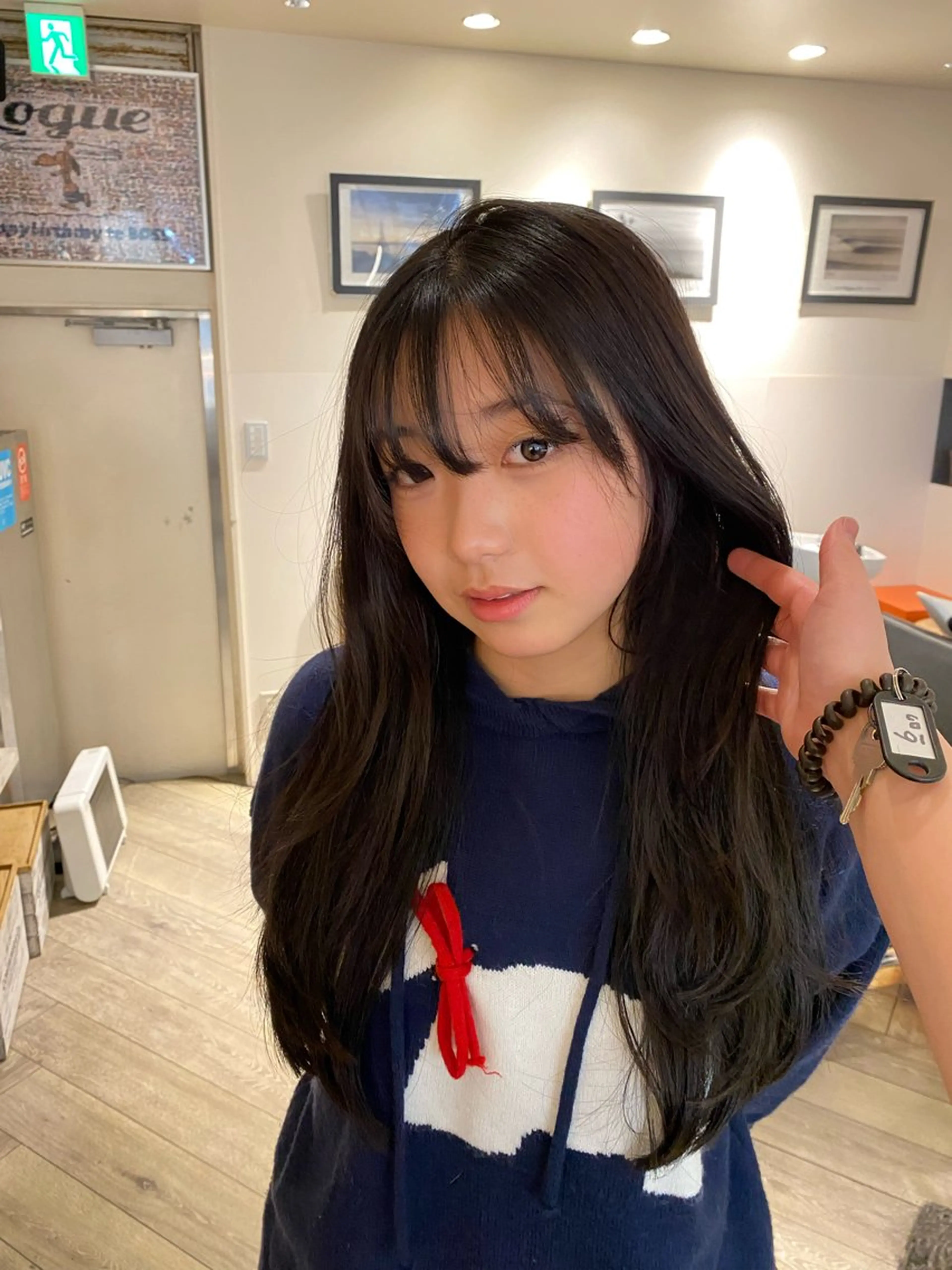 ロング パーマ カット ヘアカラー ナチュラルヘア🫧 ナナミのヘアスタイル