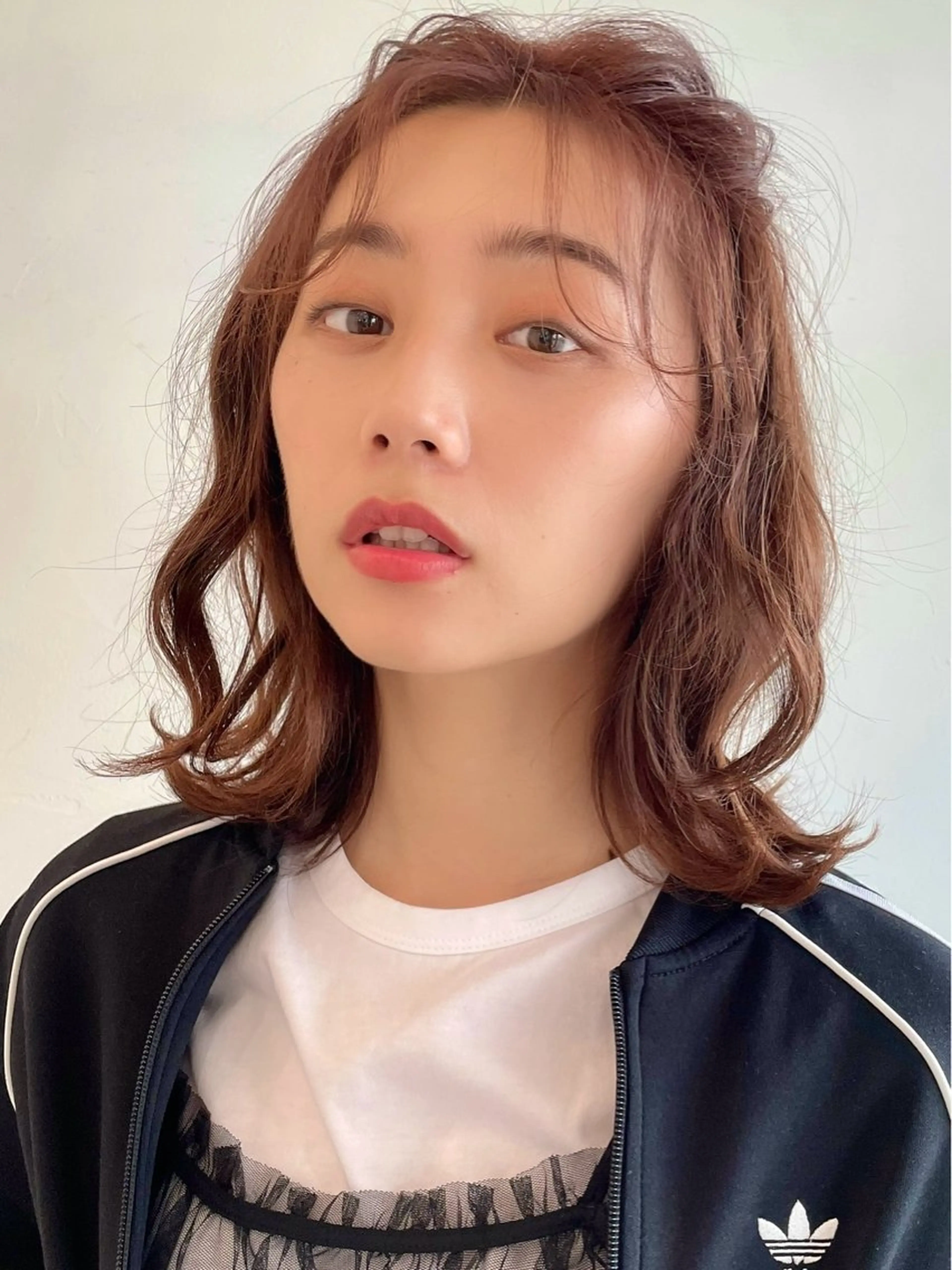 ミディアム 米澤 由衣のヘアスタイル