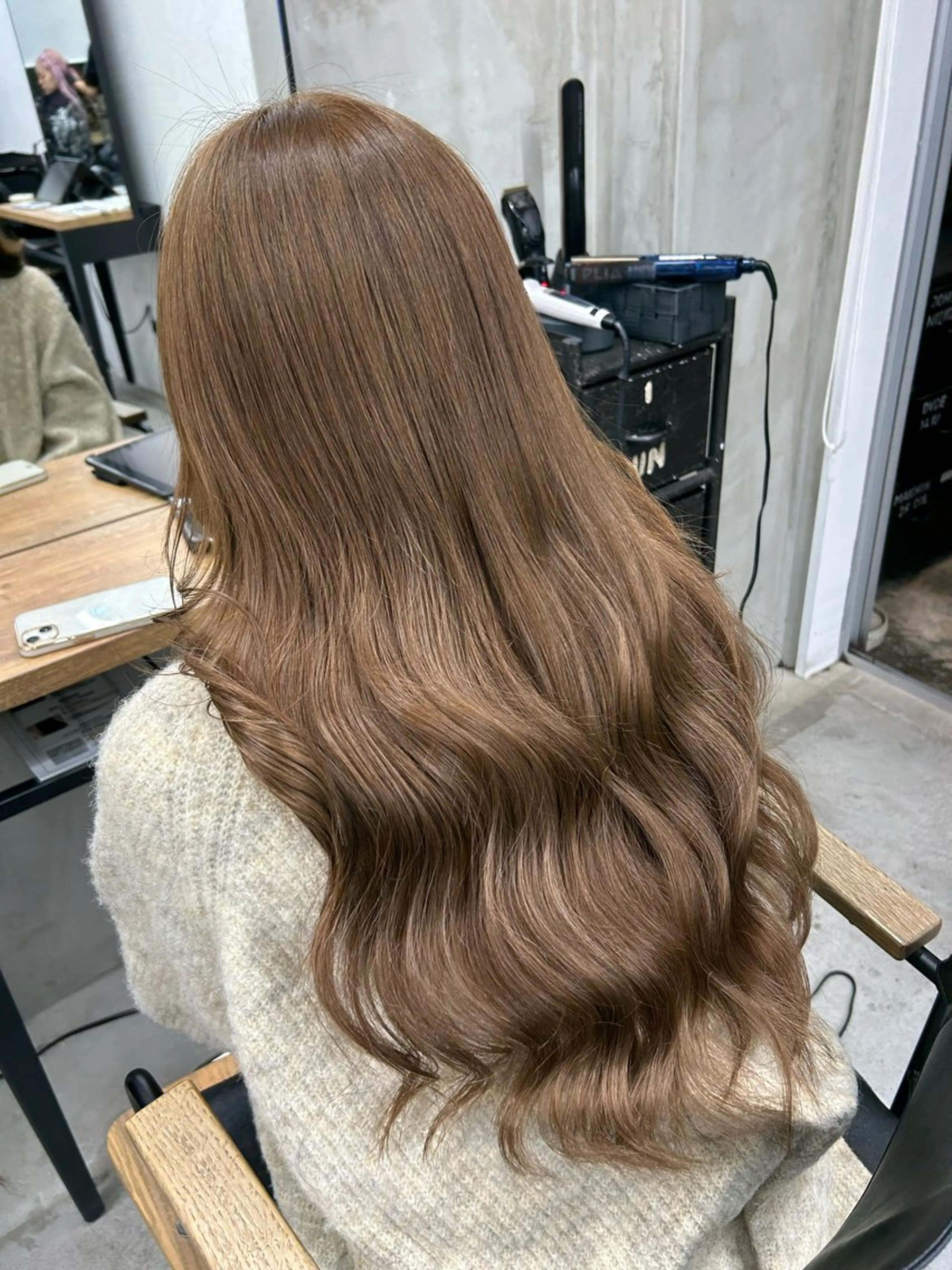 ロング カラー ベージュカラー ブリーチ ダブルカラー ブリーチなしカラー オリーブカラー RYOSUKE ハイトーンのヘアスタイル