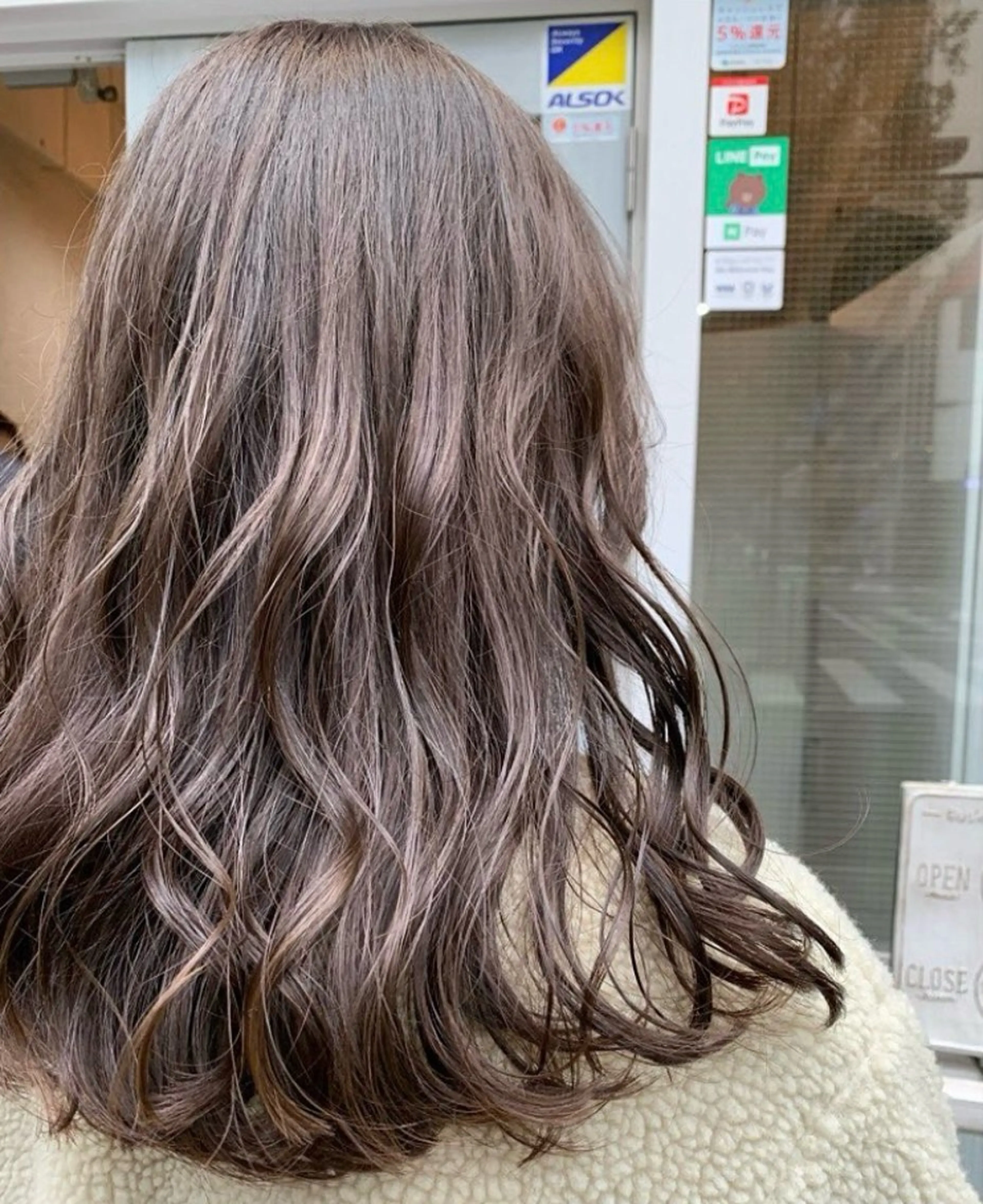 セミロング カラー パーマ 東 祐香のヘアスタイル
