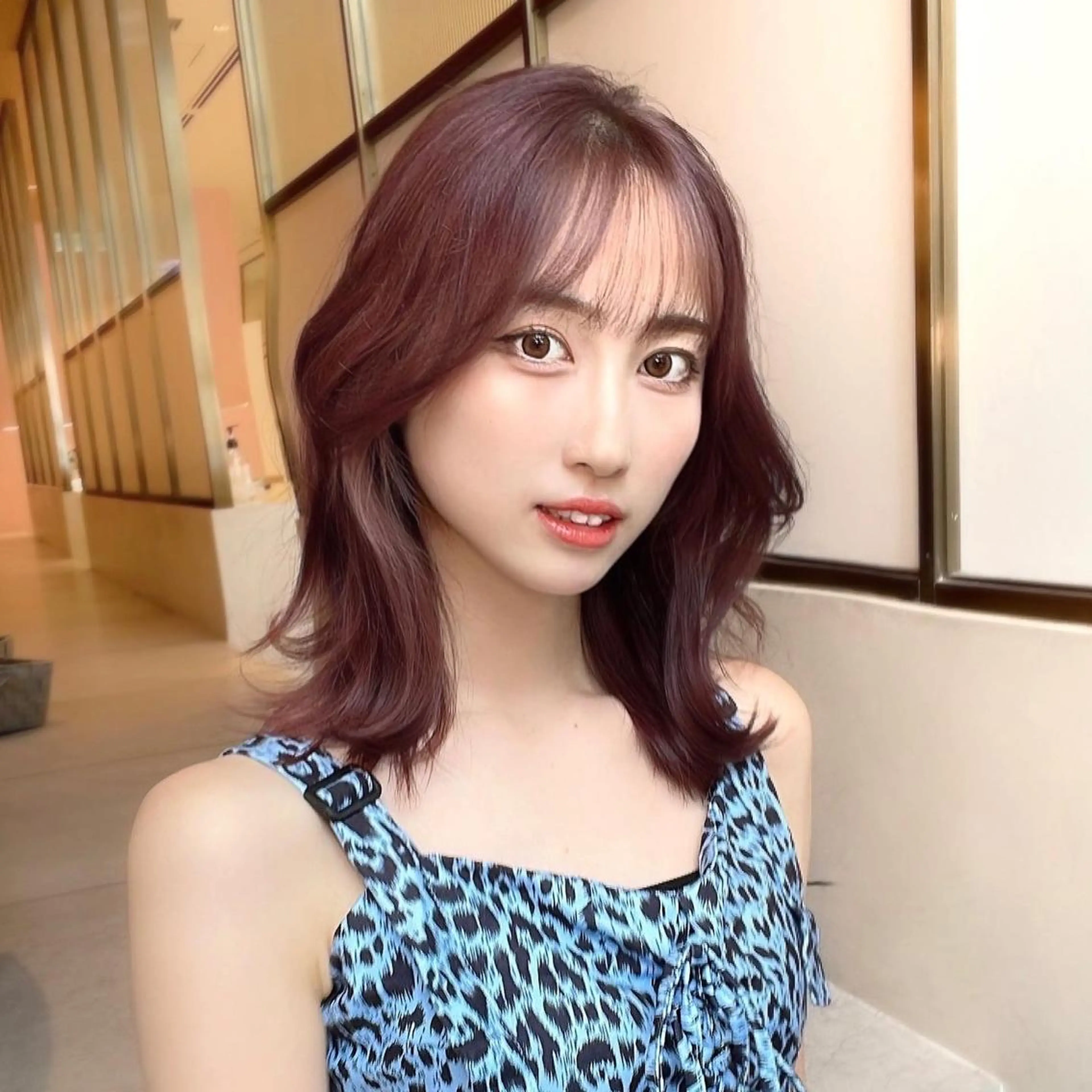 セミロング カラー ヘアアレンジ アディクシーカラー ベージュカラー 透明感カラー イヤリングカラー グレージュ 顔周り特化/韓国ヘア /レイヤー/吉野幸大のヘアスタイル