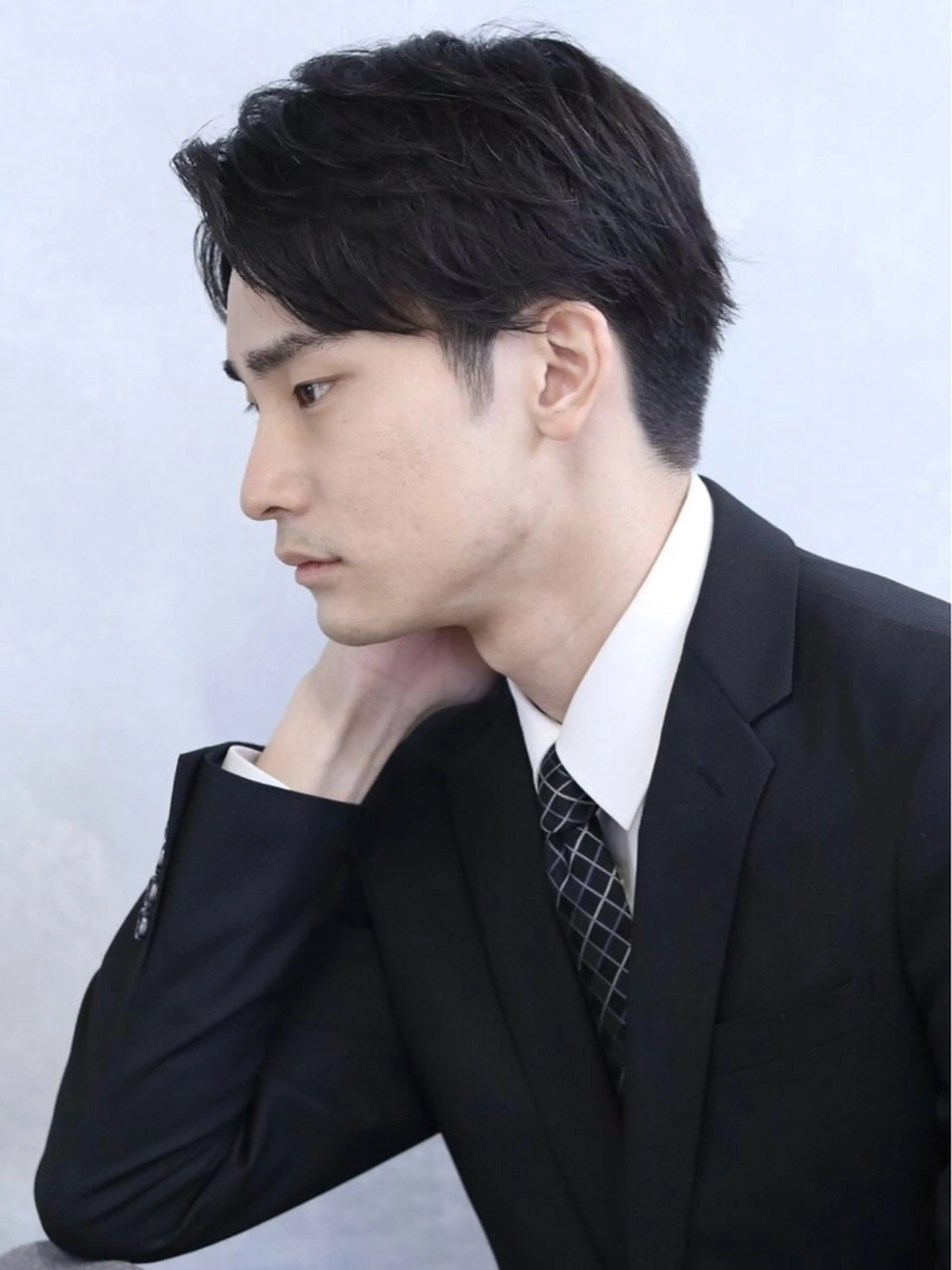 ショート パーマ メンズ ビジネス センターパート ショートヘア カット パーマ トリートメント ヘアセット 新宿メンズ専門 メンズパーマ特化のヘアスタイル