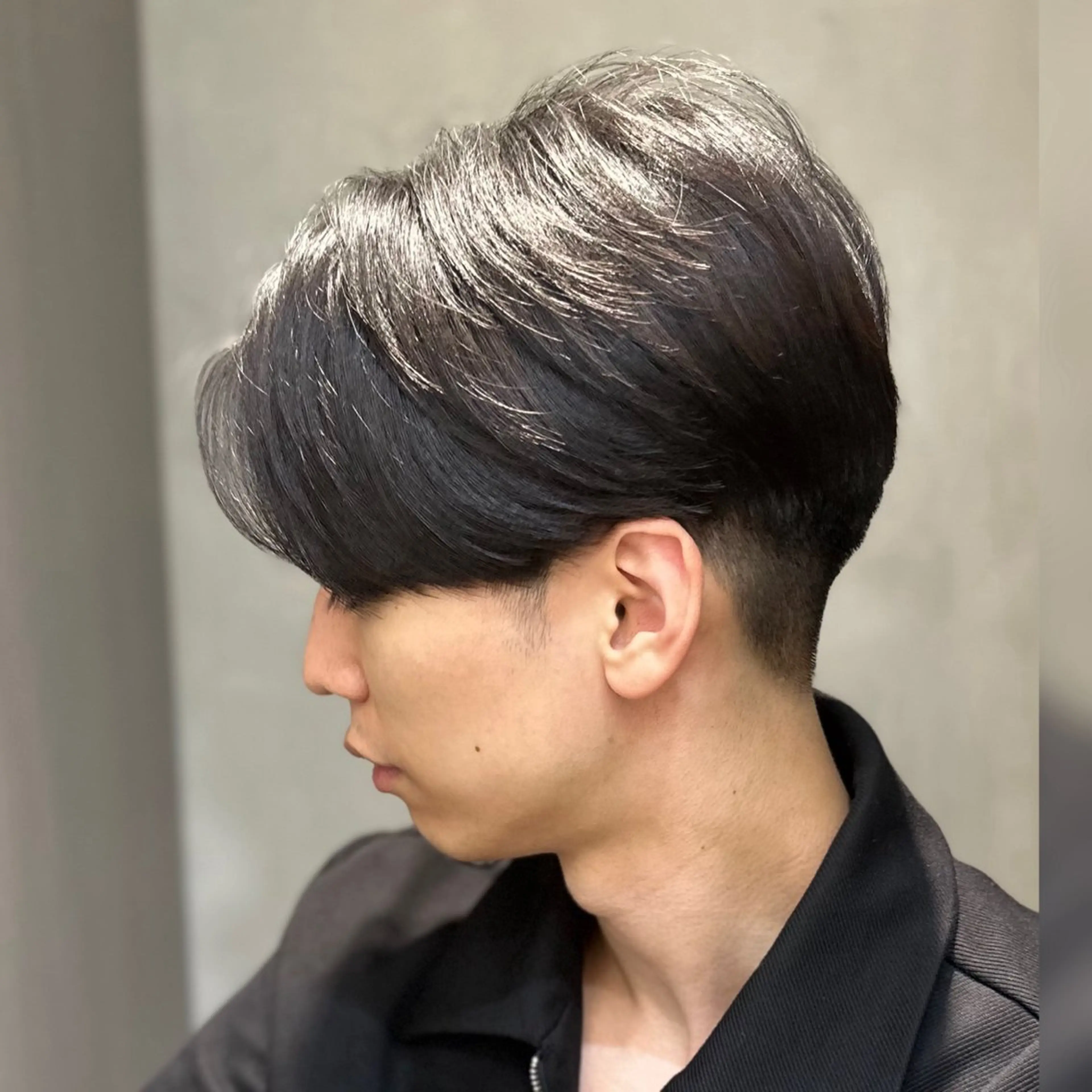 ショート カラー パーマ メンズ アップバング センターパート ダウンパーマ メンズ韓国風 メンズパーマ 朝楽メンズパーマ 🥇メンズカット吉田のヘアスタイル