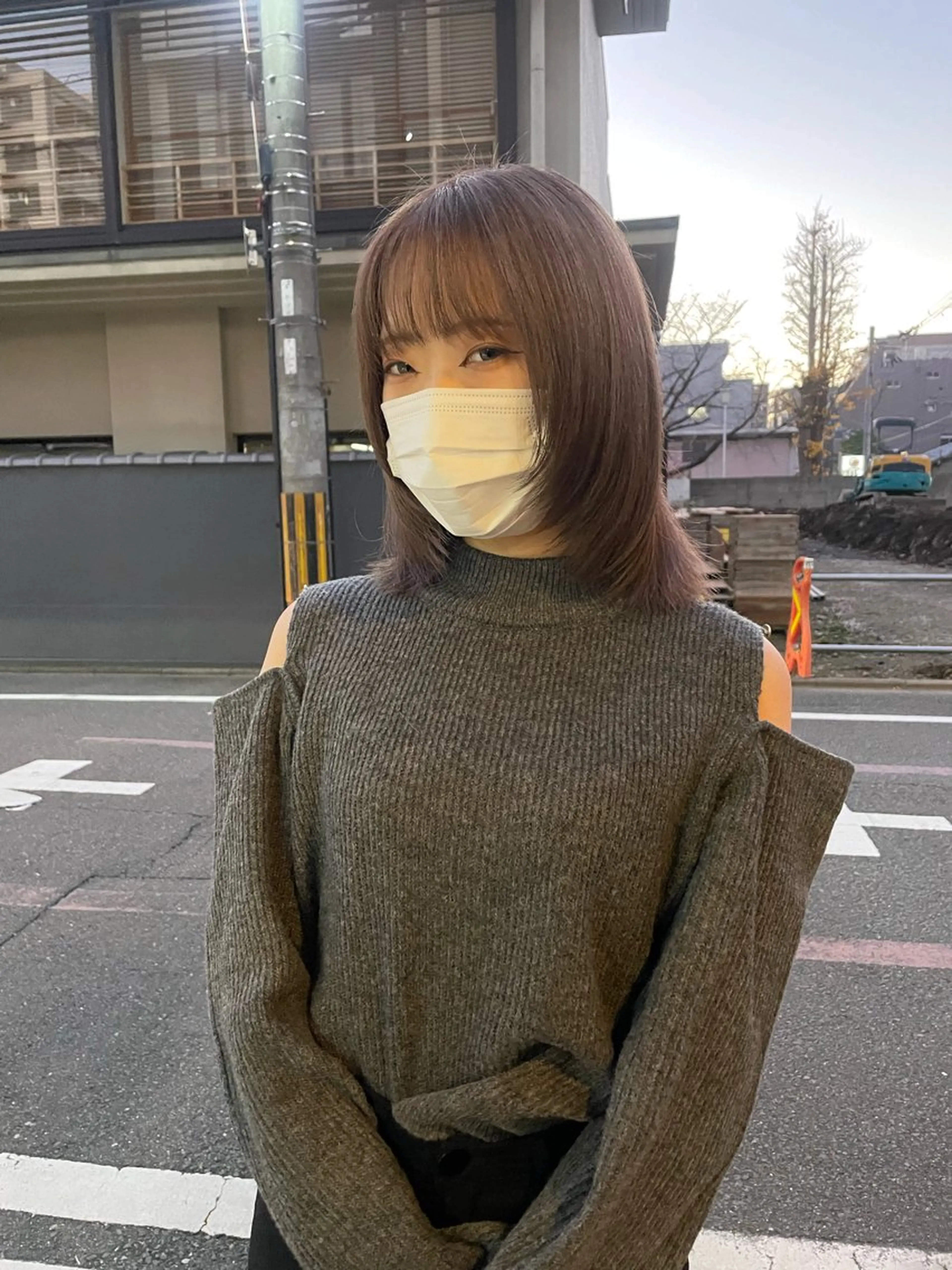 セミロング カラー ブリーチ グレージュ レイヤーカット 小顔カット ヘアカラー トリートメント マツダ レンのヘアスタイル