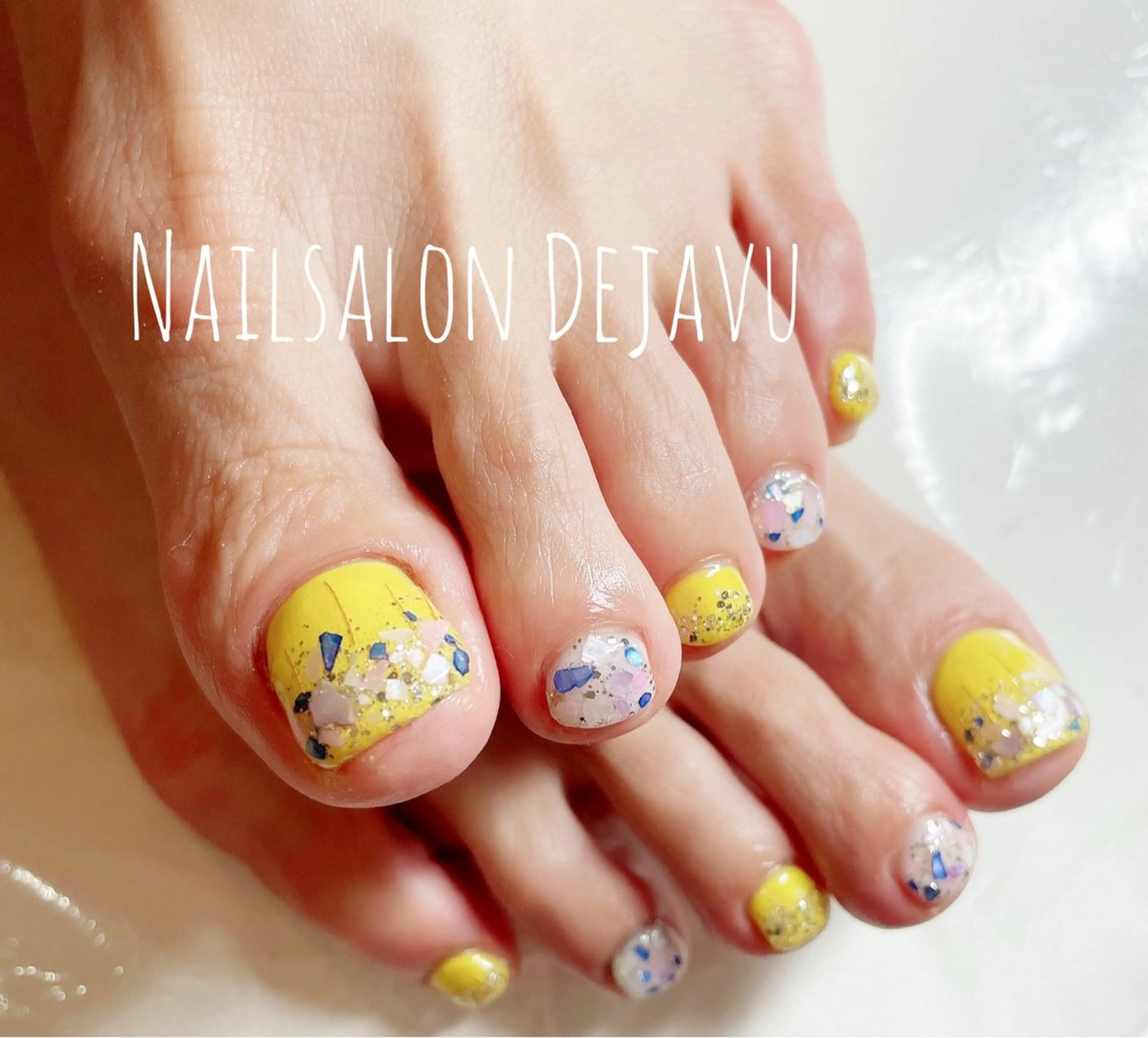 ネイル フットネイル キラキラネイル ラメ(グリッター) 持ち込み Nail salon Dejavu 🌿のネイルデザイン