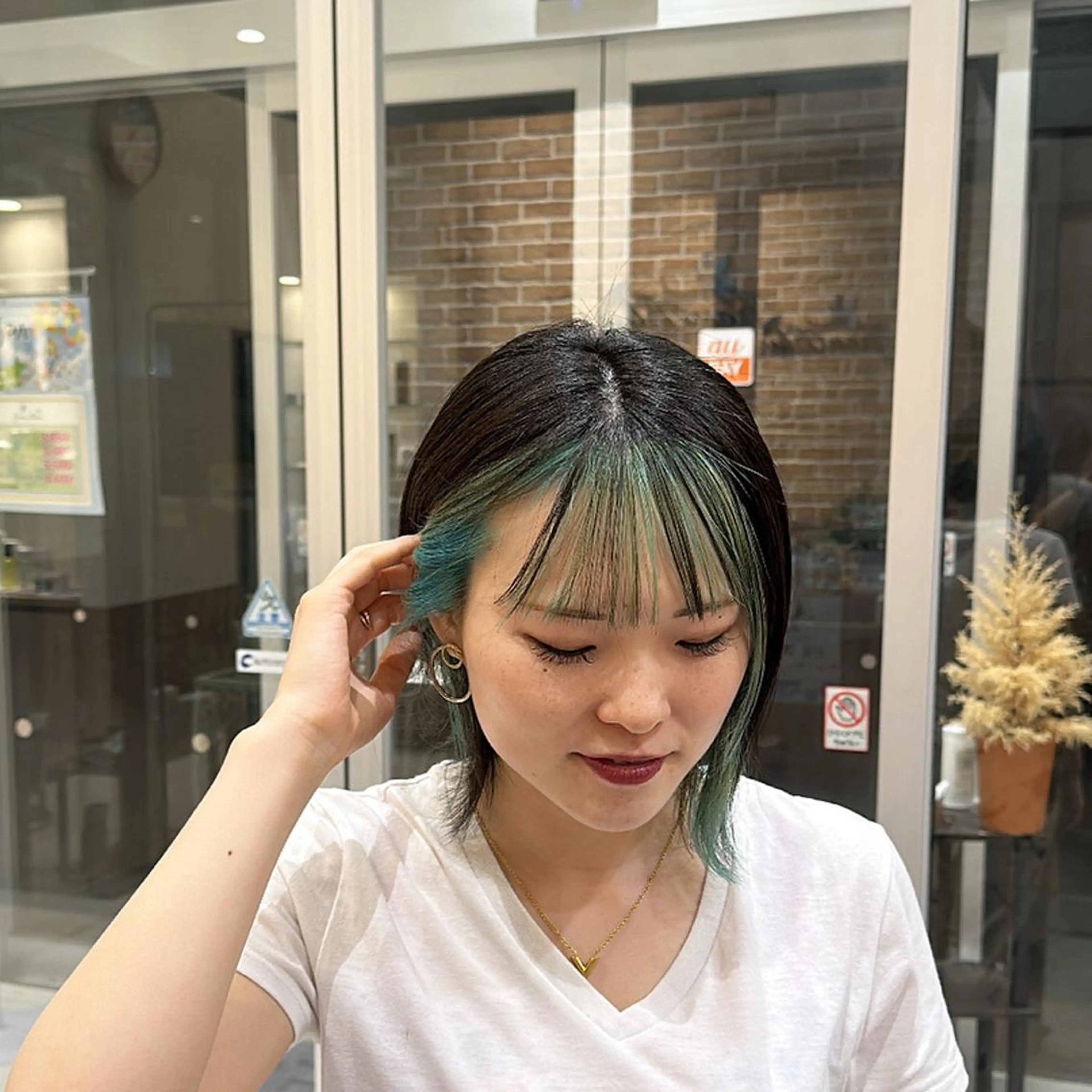 ミディアム カラー ハイトーンカラー インナーカラー 佐藤功真/ ブリーチなしカラーのヘアスタイル