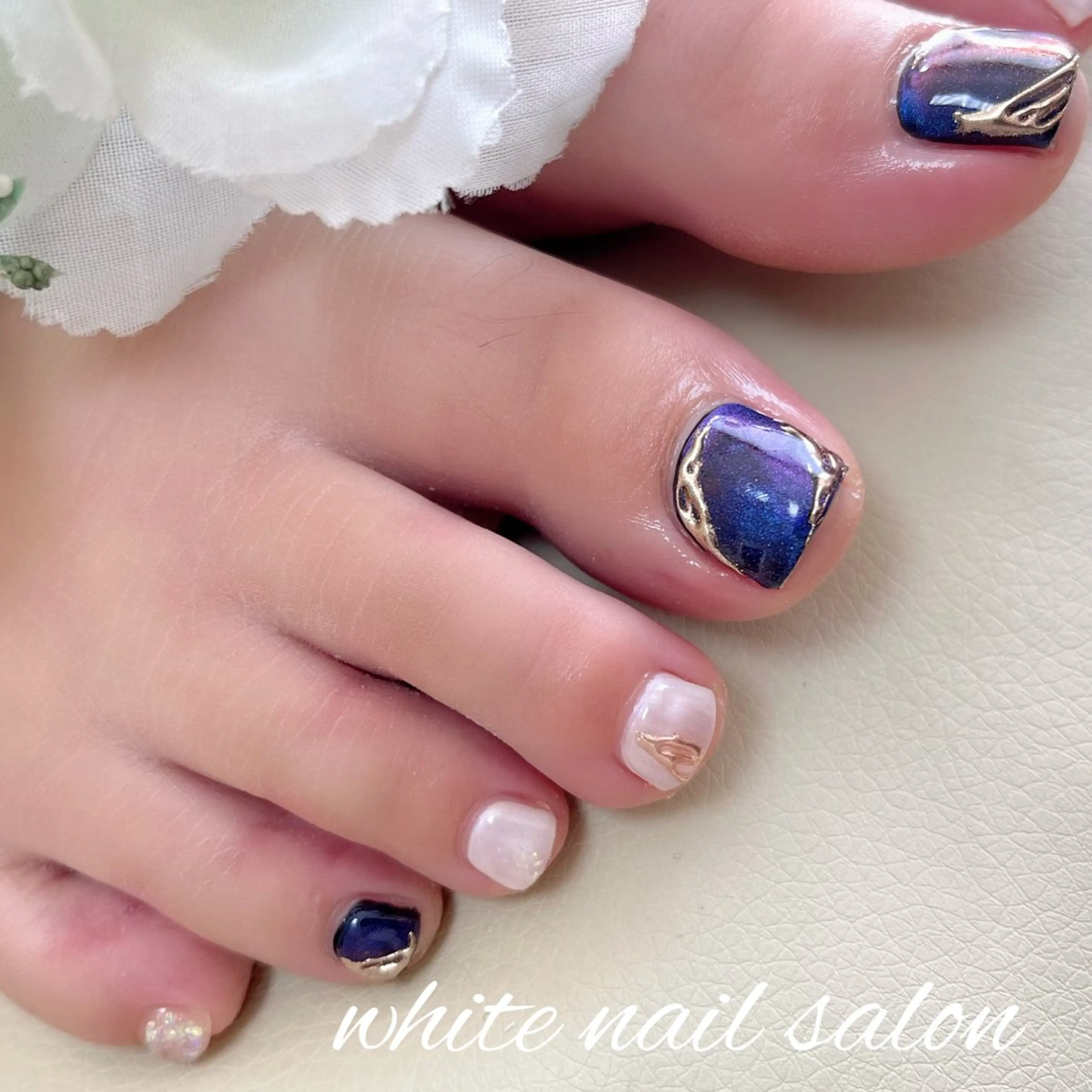 ネイル ラメ(グリッター) フットネイル white nail salonのネイルデザイン