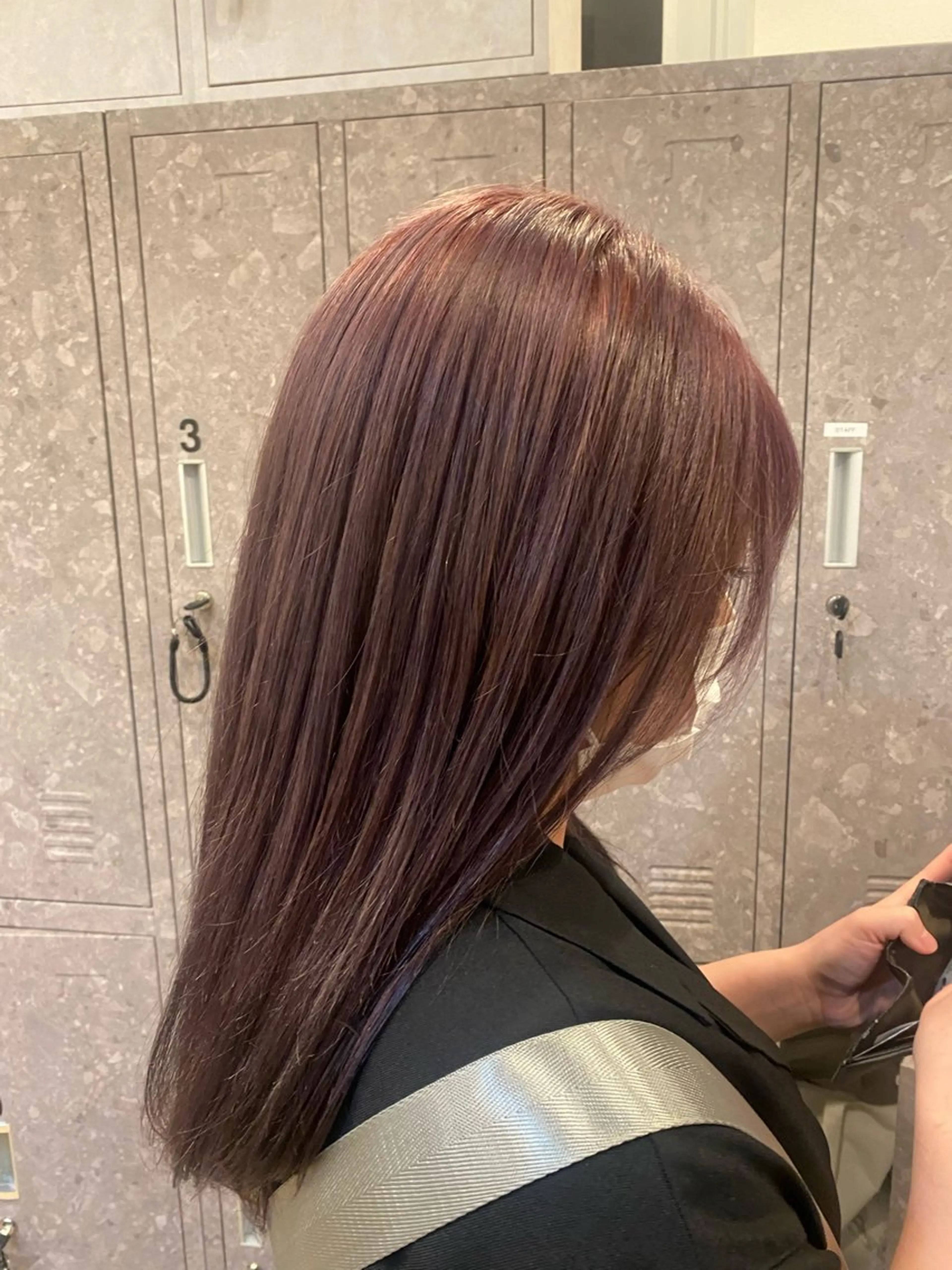 ミディアム 水口 莉央のヘアスタイル