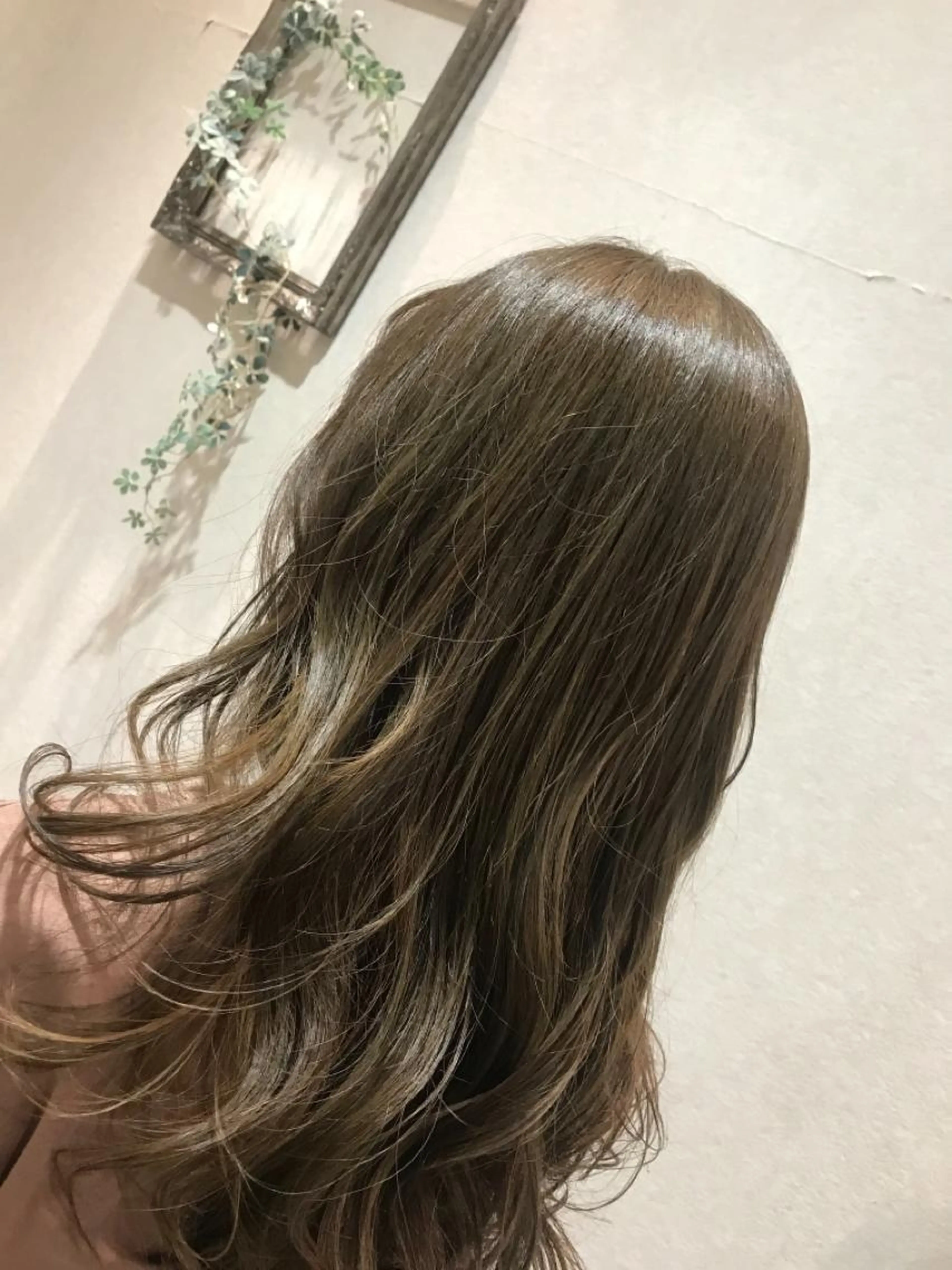 春🌸にむけてイメージチェンジ♪気分をあげていきましょう🧚🏻‍♀️カットは前髪カットのみヘアカラーは全体ですの写真