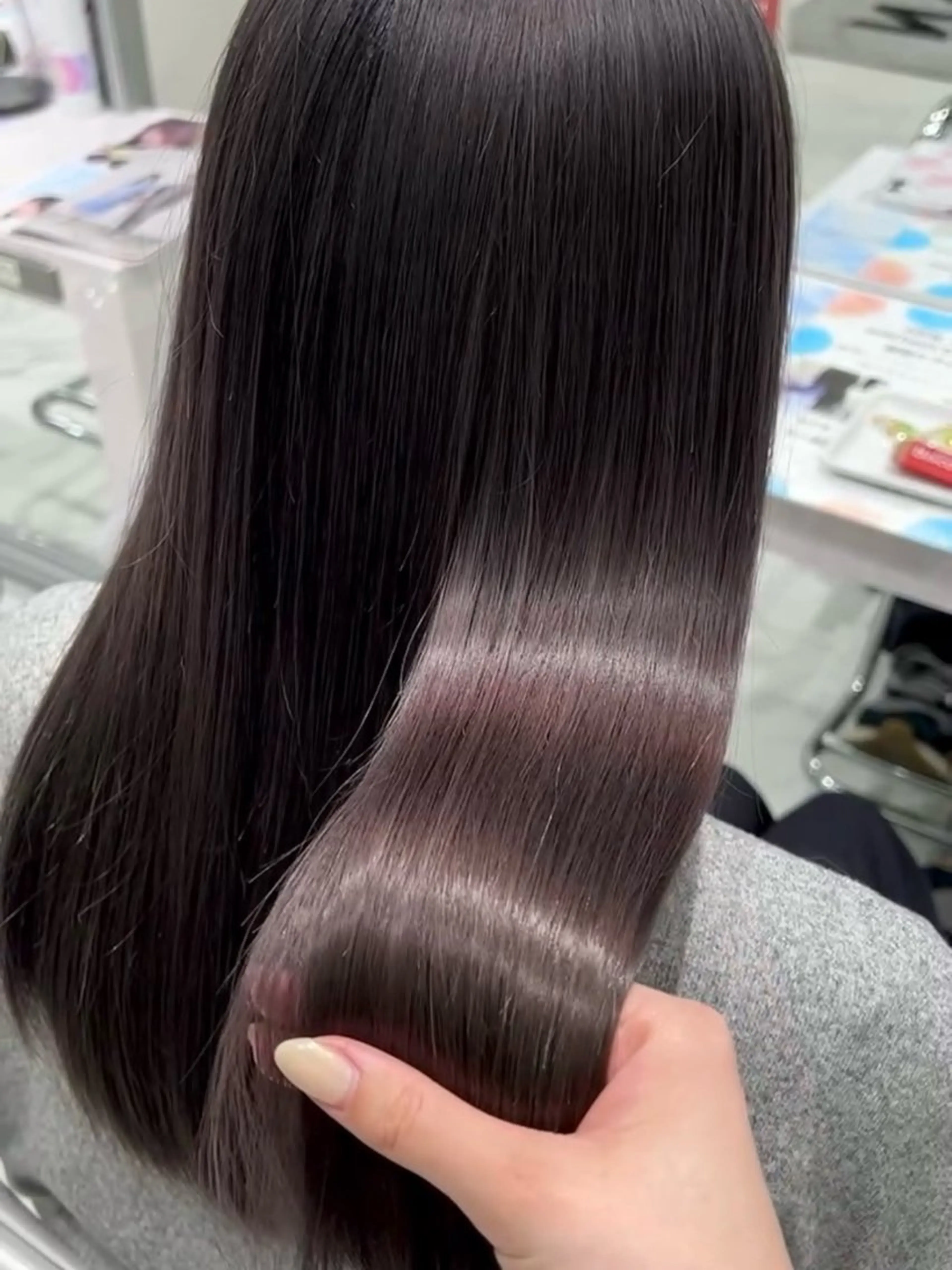 ロング カラー イルミナカラー トリートメント カット ヘアカラー トリートメント 越智 彩心のヘアスタイル