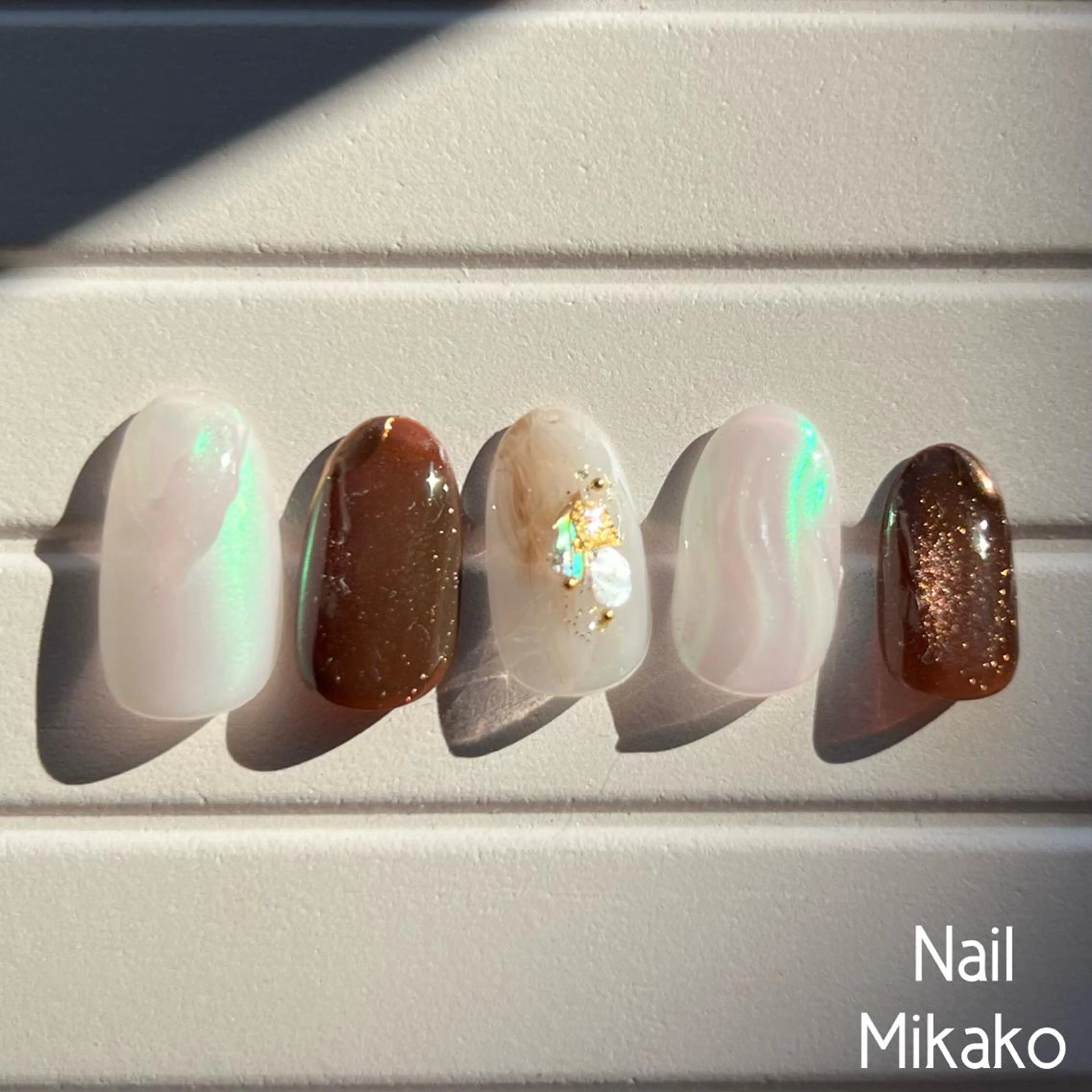 ネイル オーロラネイル マグネットネイル ミラーネイル ニュアンスネイル 春ネイル Nail Mikakoのネイルデザイン