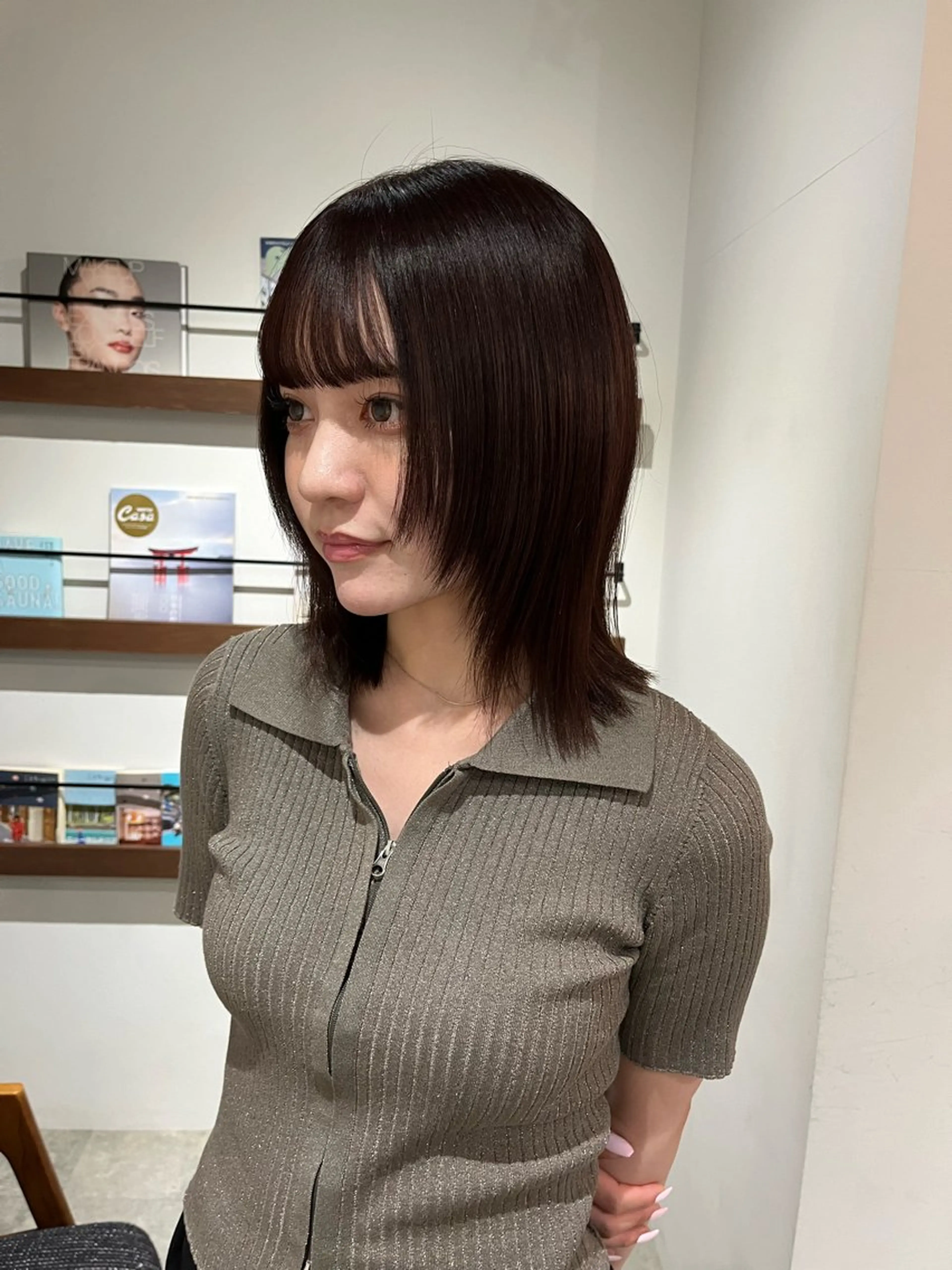 ミディアム 渡邊 百咲のヘアスタイル