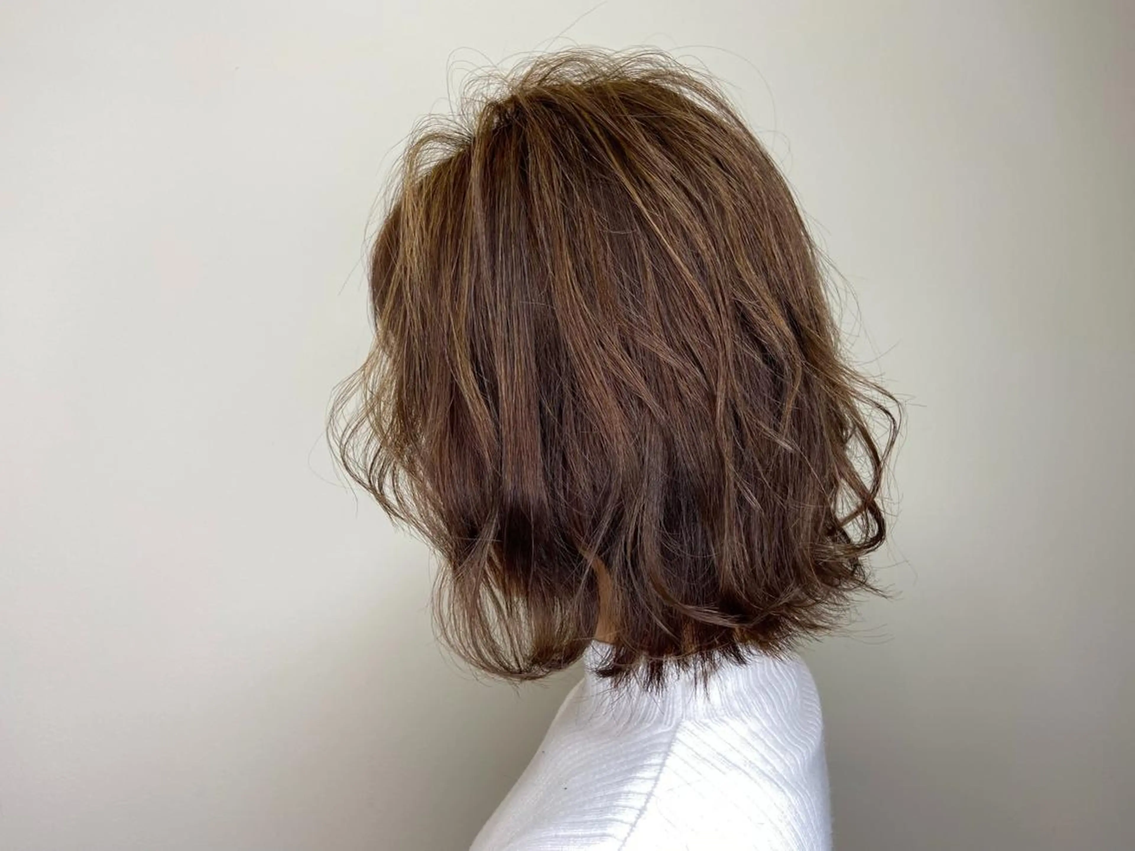 ショート ボブ ハイライト 峯 志帆のヘアスタイル