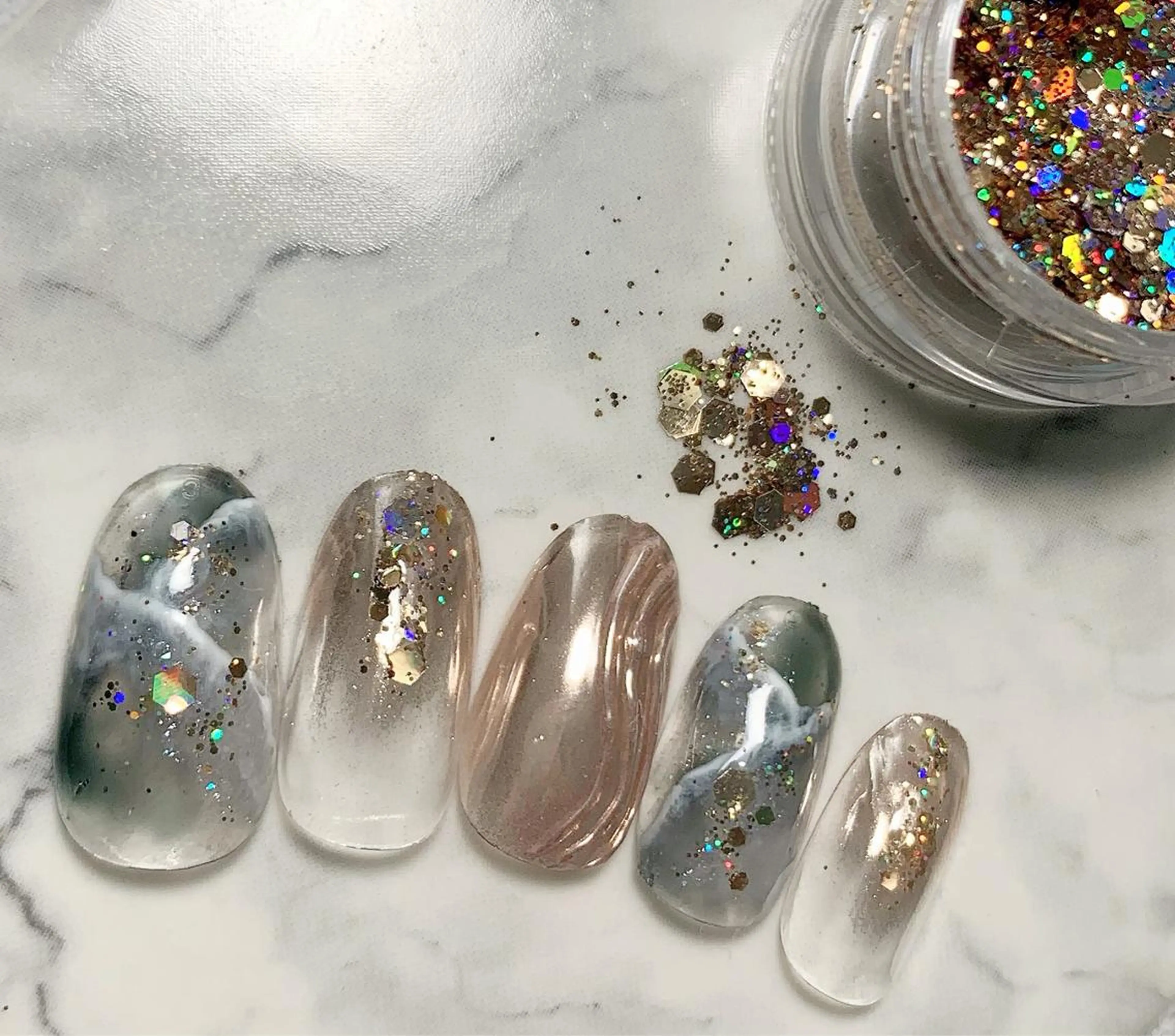 ネイル 大理石ネイル(マーブル) ミラーネイル ニュアンスネイル はるひな ねいるのネイルデザイン