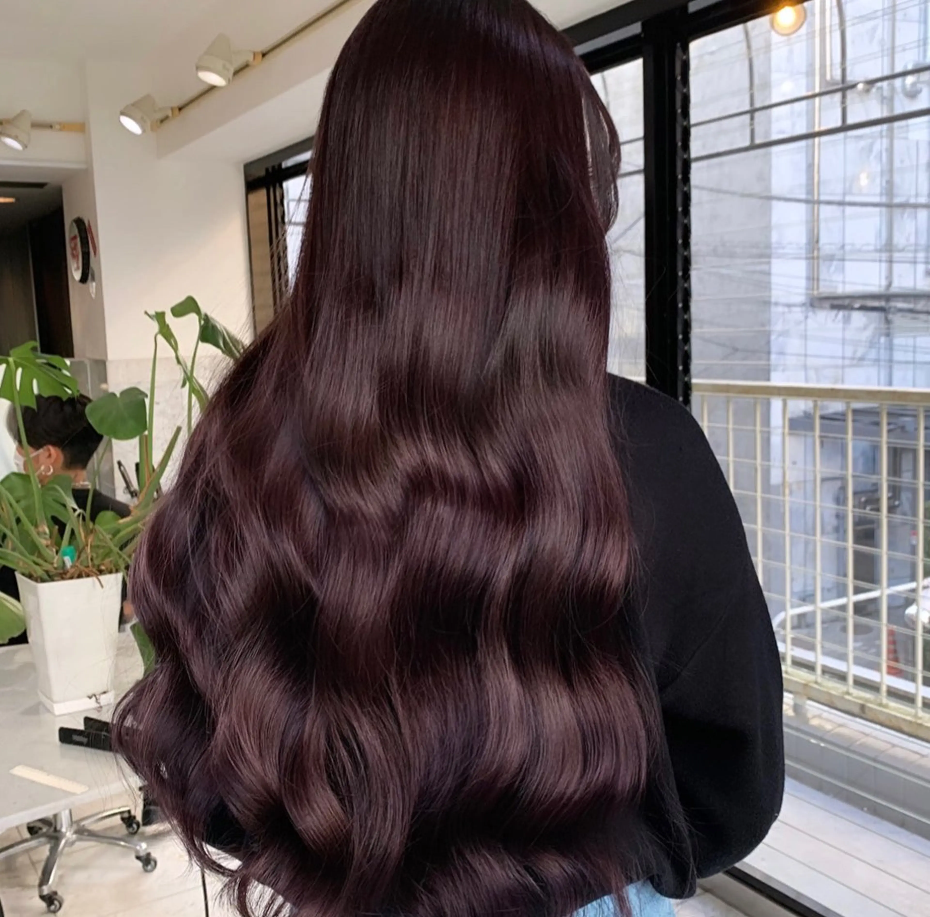 ロング カラー ブリーチ ボルドーカラー カシス ダブルカラー ブリーチなしカラー RYOSUKE ハイトーンのヘアスタイル