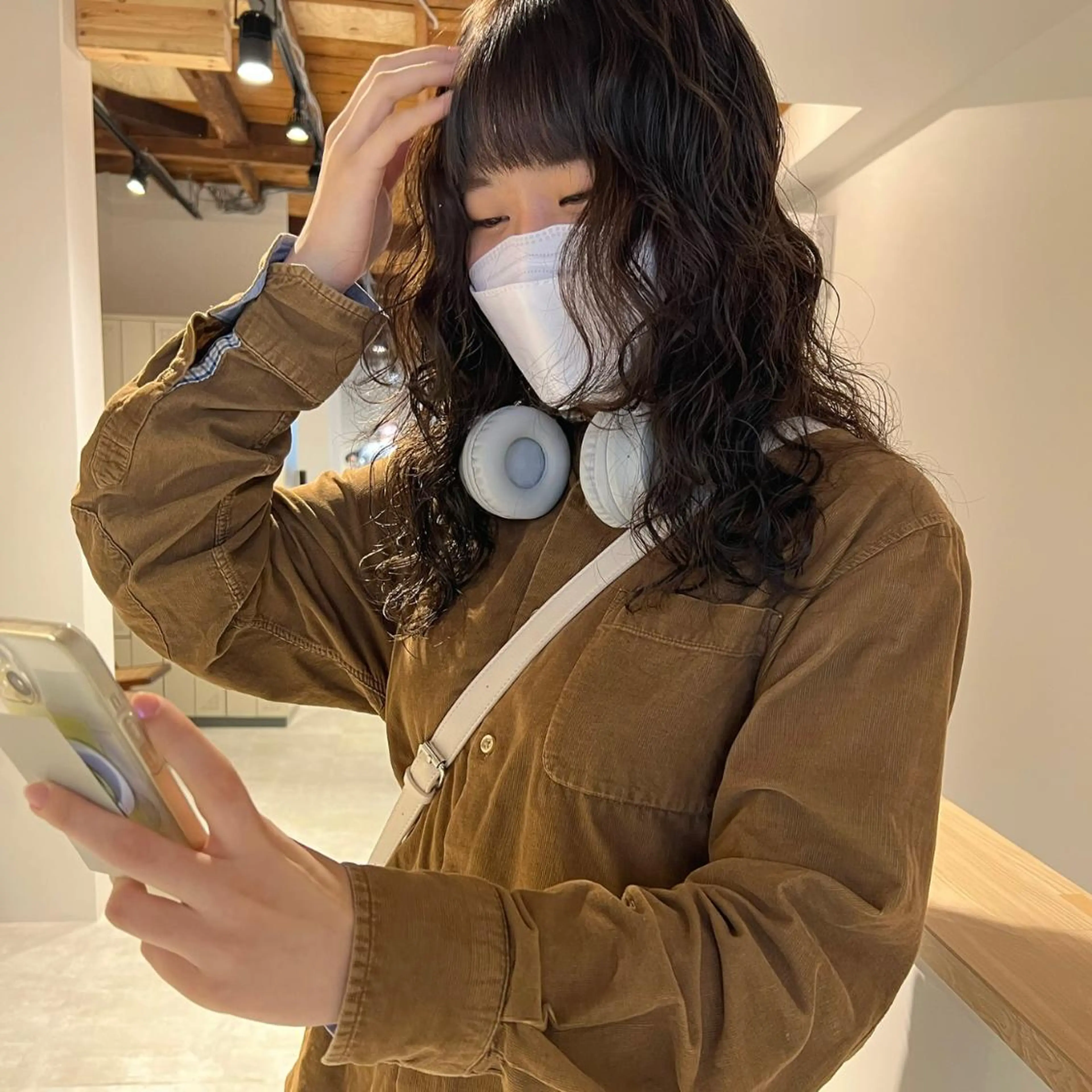 セミロング カラー パーマ セミロングパーマ グレージュ インナーカラー io濱川 遥のヘアスタイル