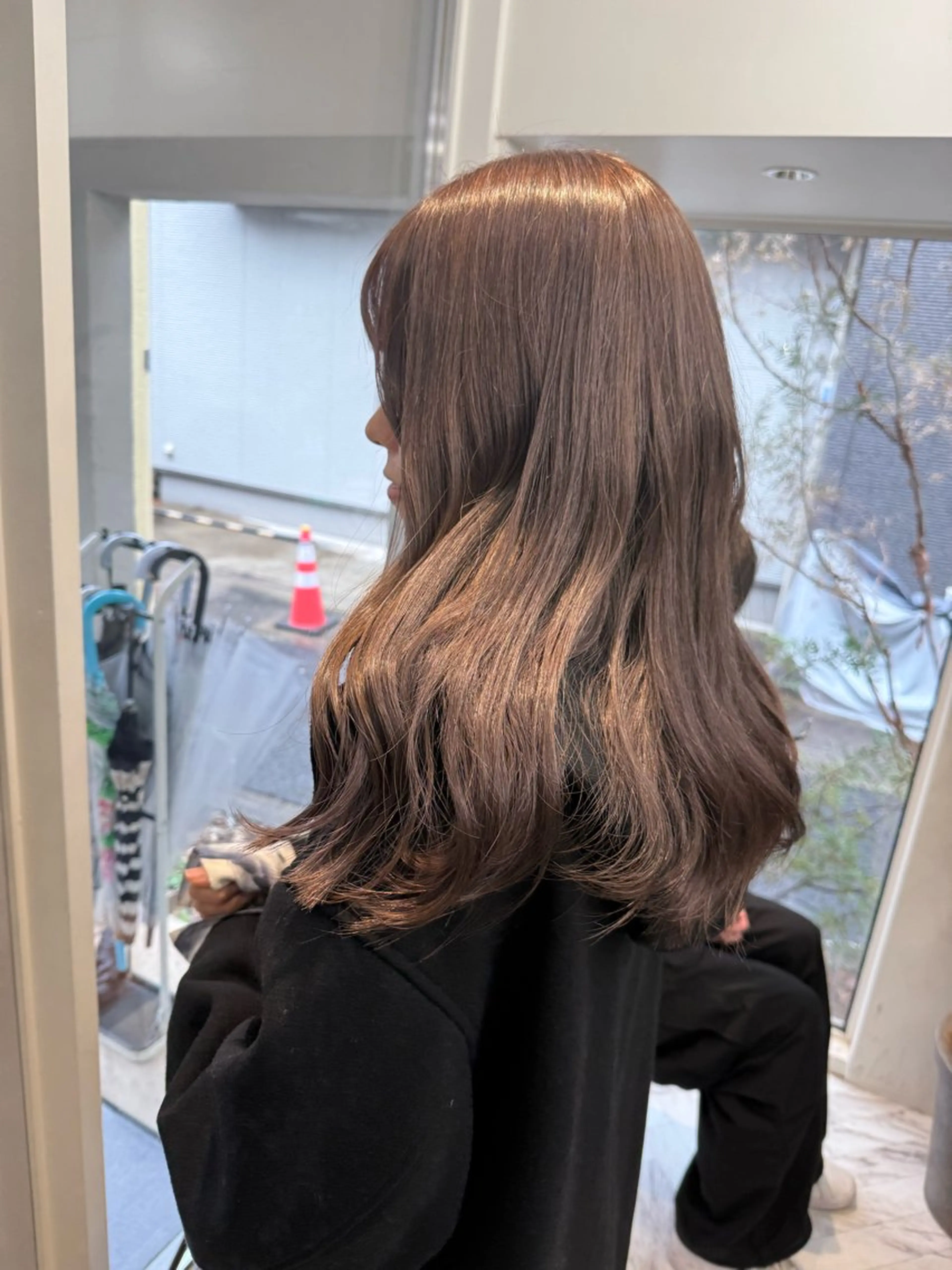 セミロング カラー ミルクティー× グレージュMOMOのヘアスタイル