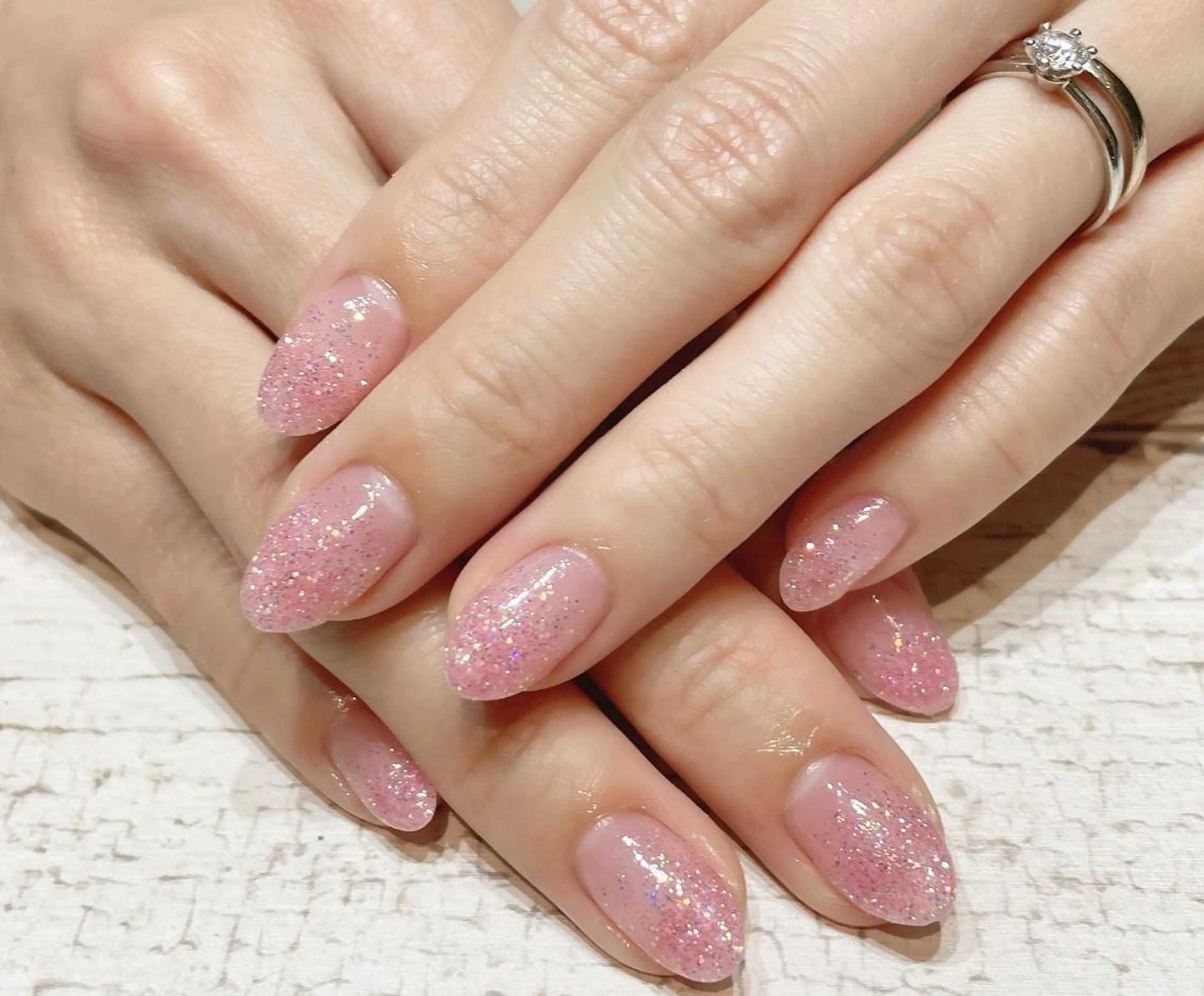 ネイル マツエク・マツパ まつげパーマ ボリュームラッシュ ジェルネイル グラデーション ラメ(グリッター) 髙橋 敦子のネイルデザイン