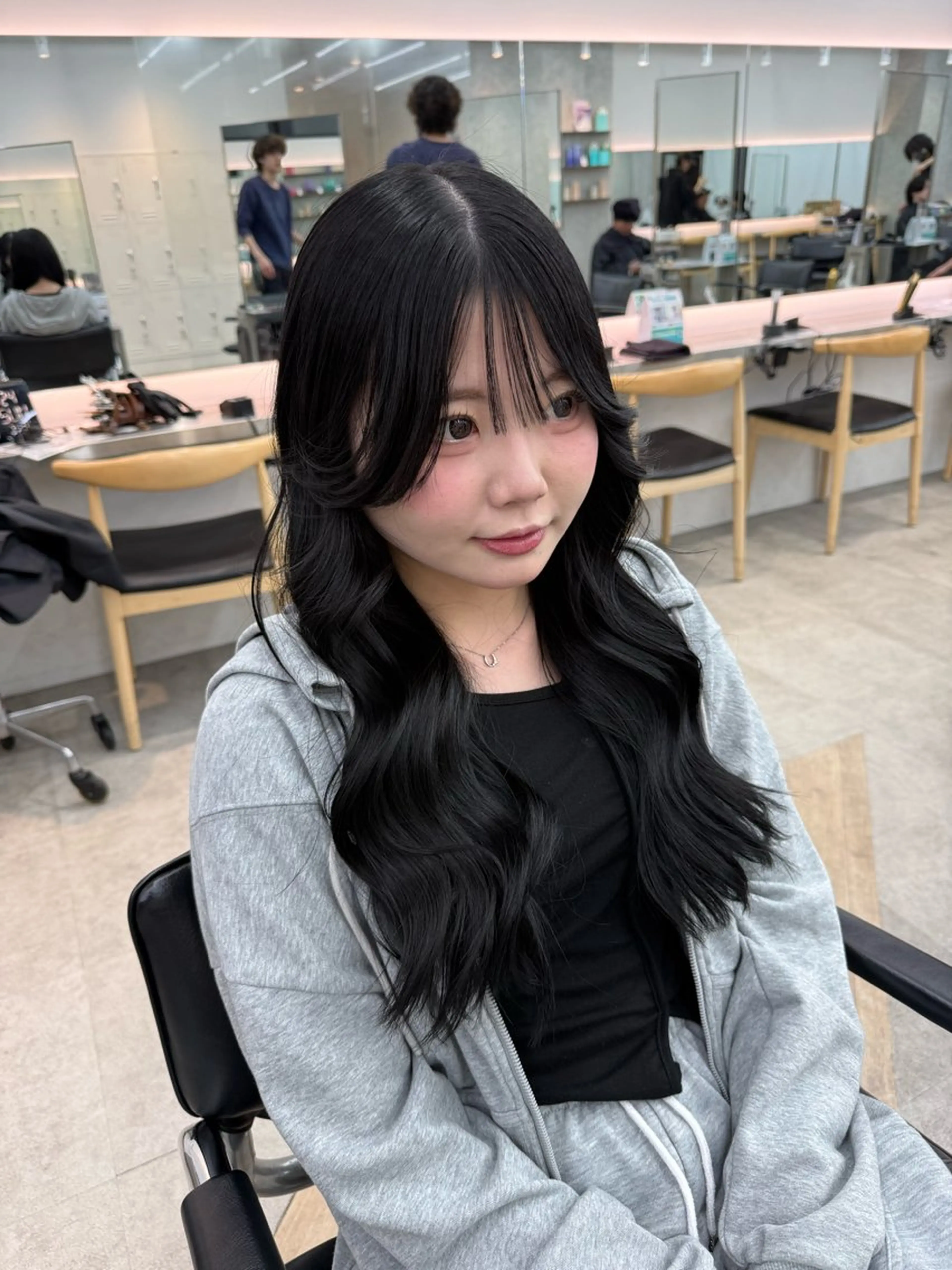 ロング カラー 黒髪 ブルーカラー ブルーブラック レイヤーカット 栄💗レイヤーカット ｜パーマ｜haruのヘアスタイル