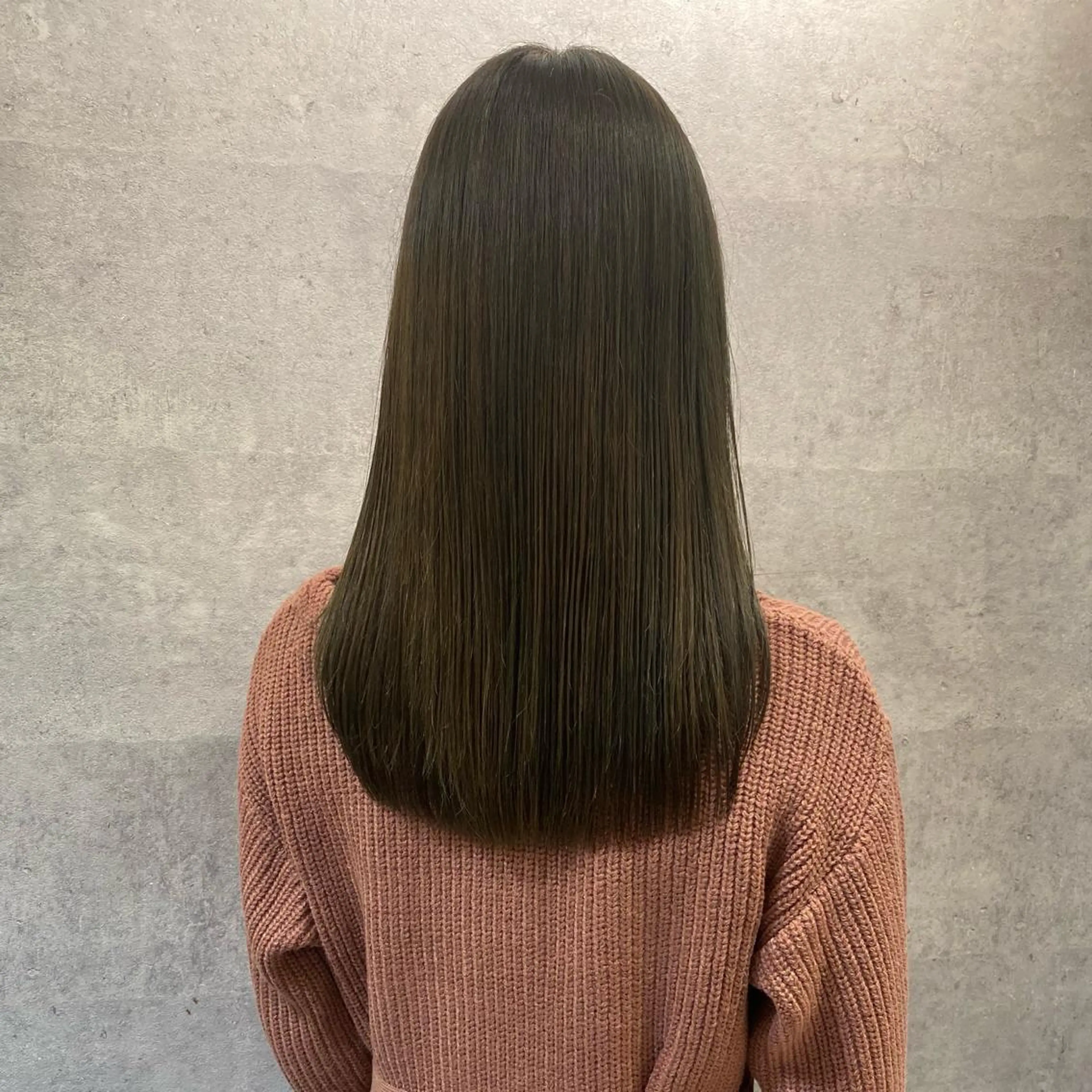 セミロング カラー 𝑺𝒂𝒌𝒊 🩶マンツーマン施術のヘアスタイル