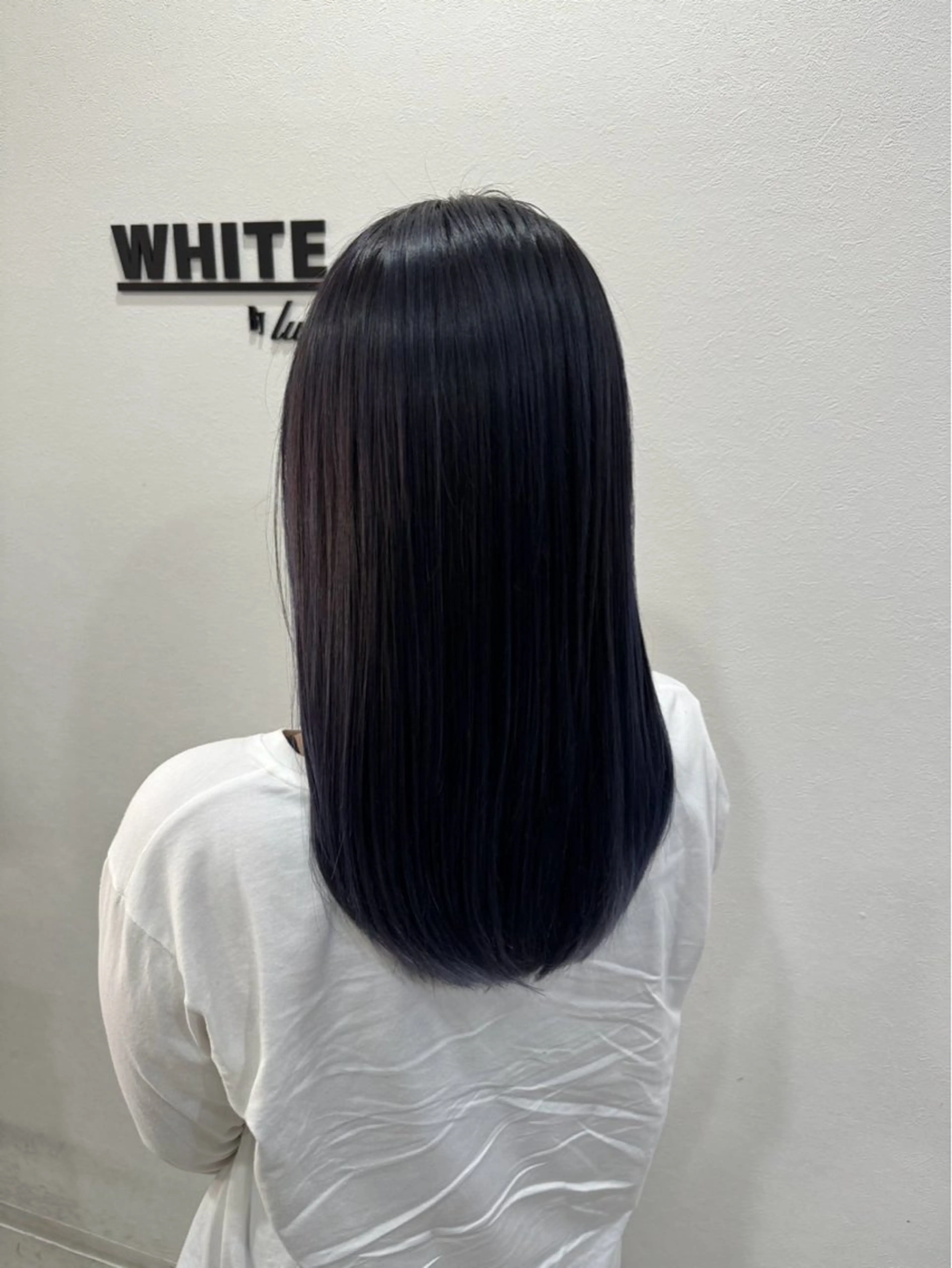 セミロング カラー 西 千穂乃のヘアスタイル