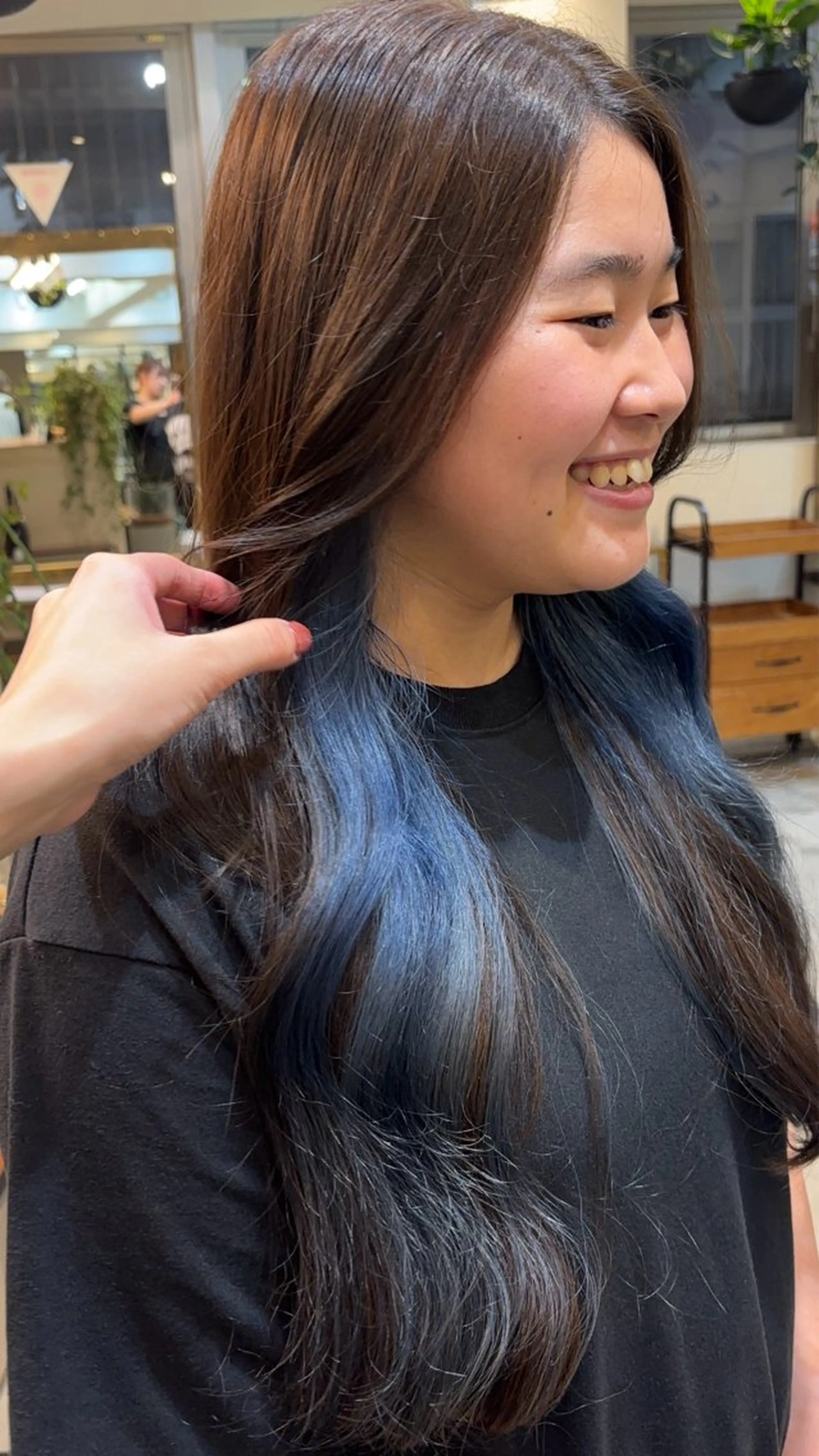 ロング カラー 小山　綾奈 ロングカットのヘアスタイル