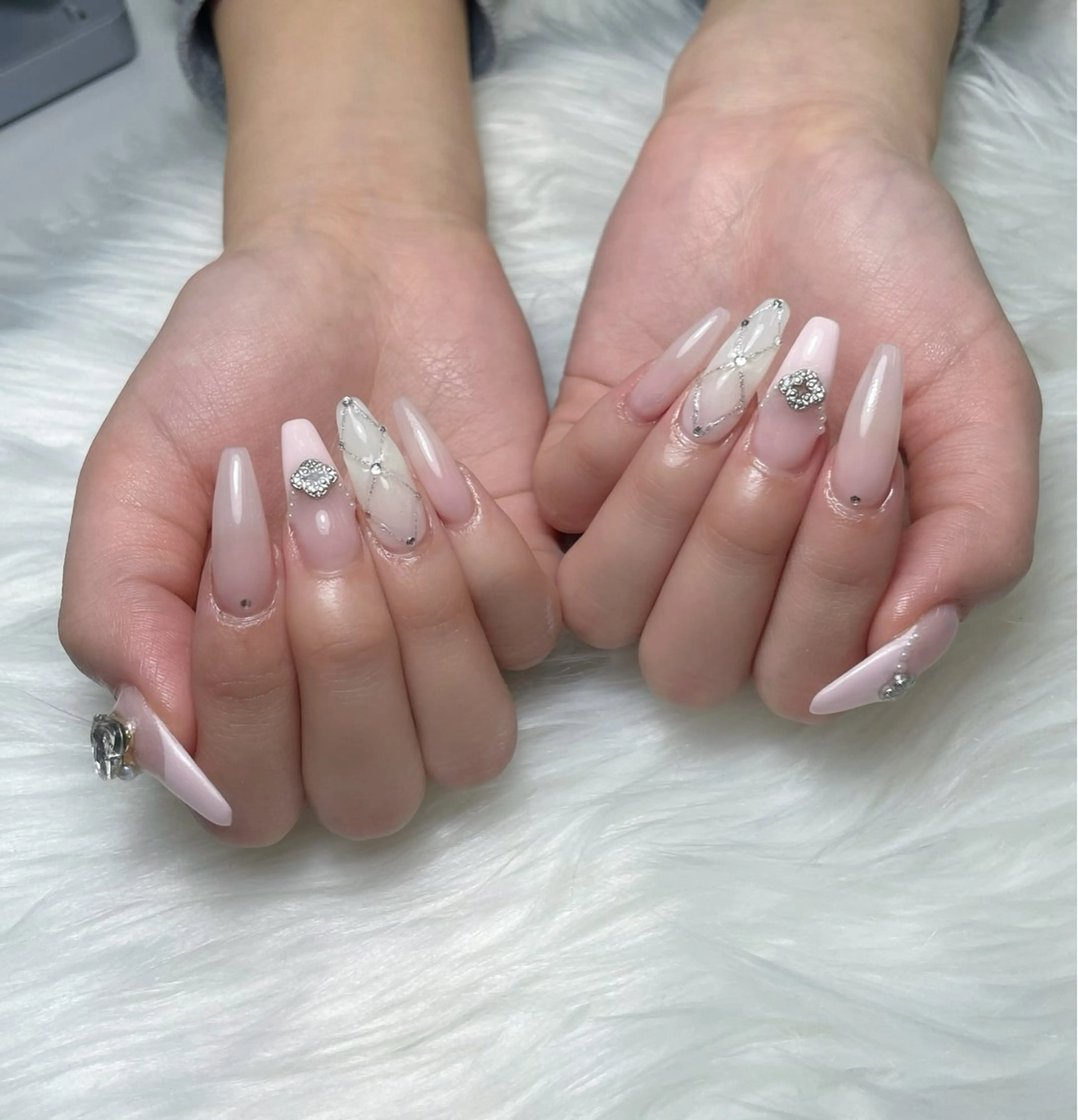 ネイル フットネイル ジェルネイル マグネットネイル 持ち込み ワンカラーネイル ハンドネイル King Nail_Salonのネイルデザイン