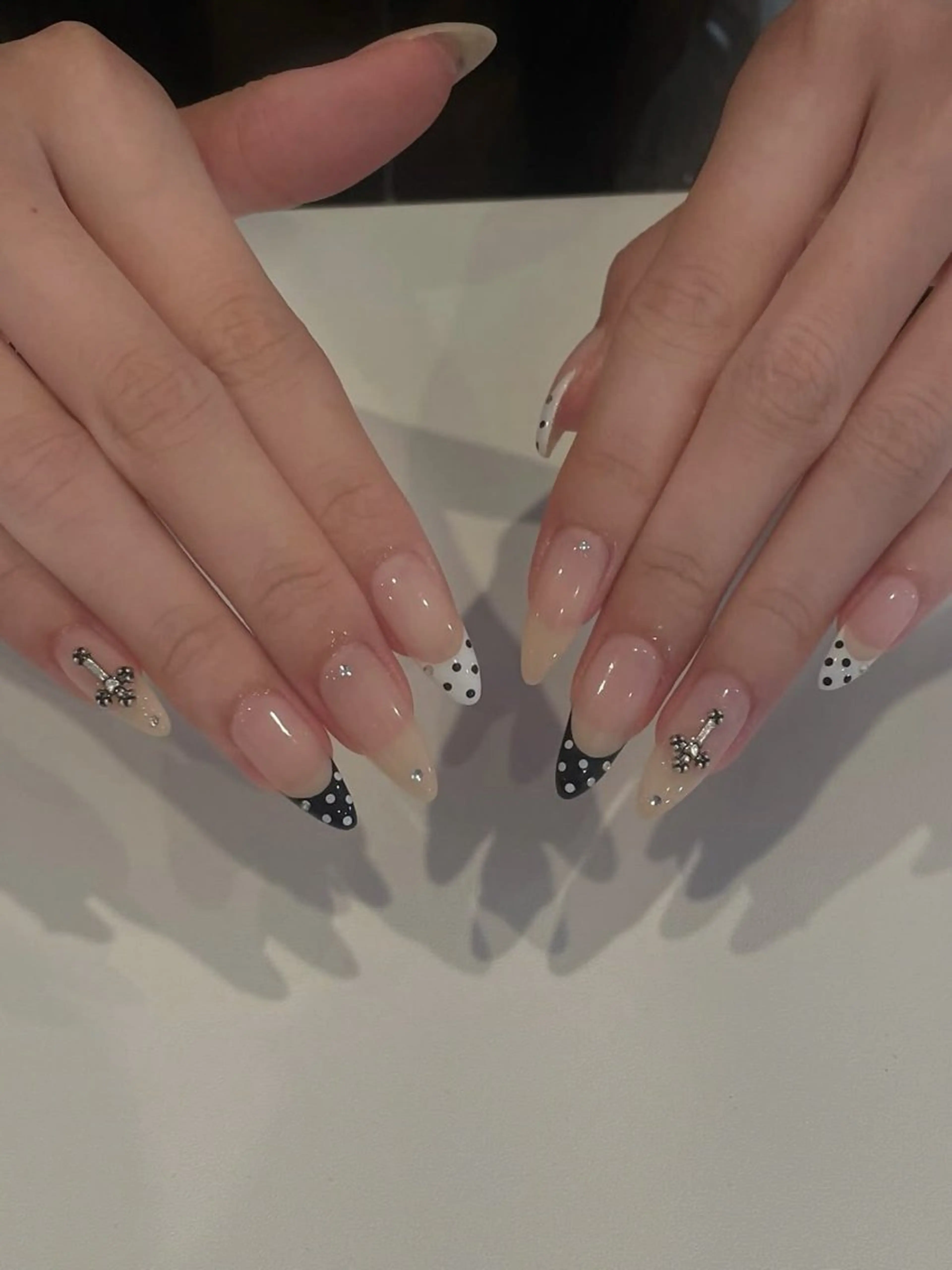ネイル フレンチネイル キラキラネイル 韓国ネイル シンプルネイル ワンホンネイル ハンドネイル MEI Nailのネイルデザイン