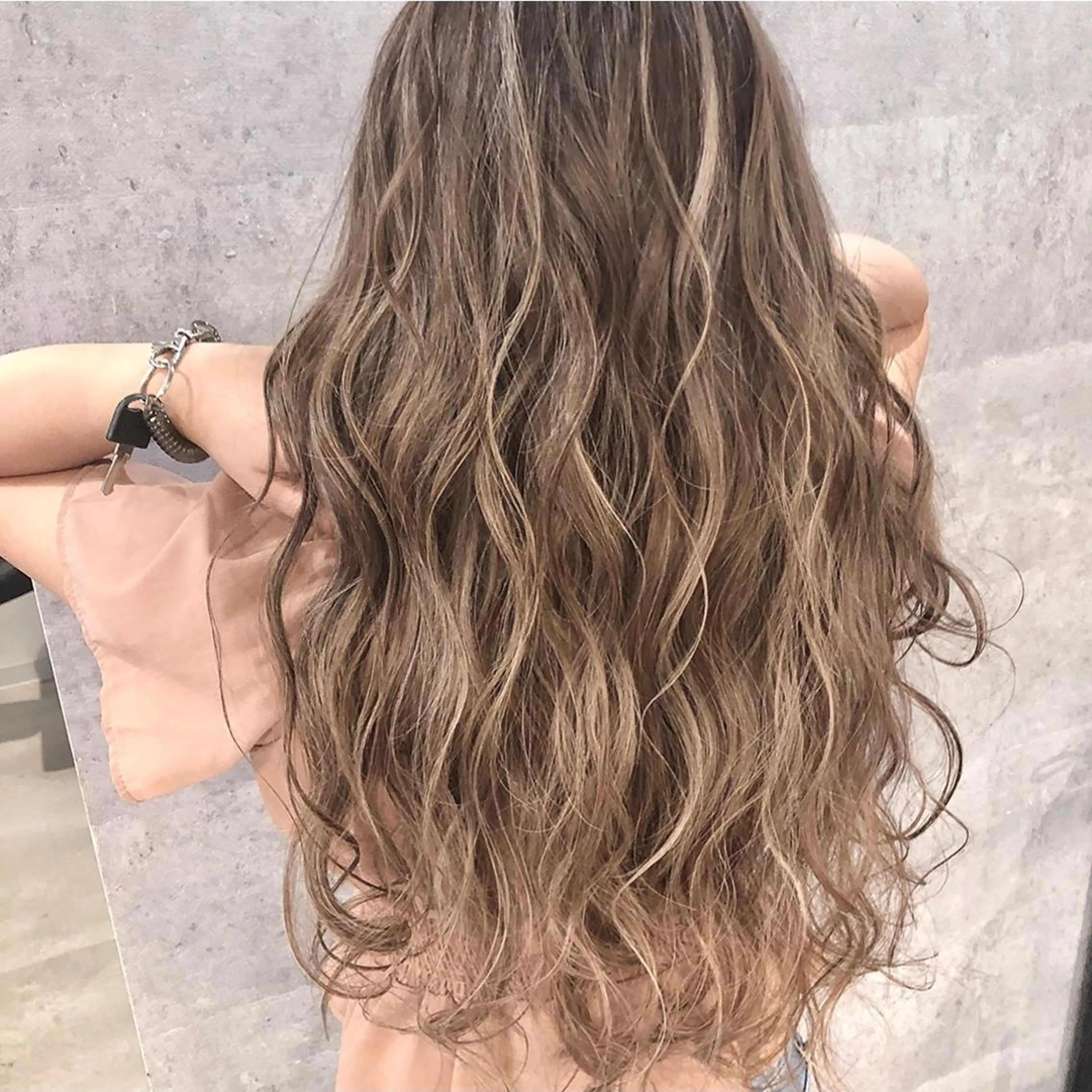 ロング カラー ハイライトカラー ハイライト ✨MiL✨ ✨心斎橋✨のヘアスタイル