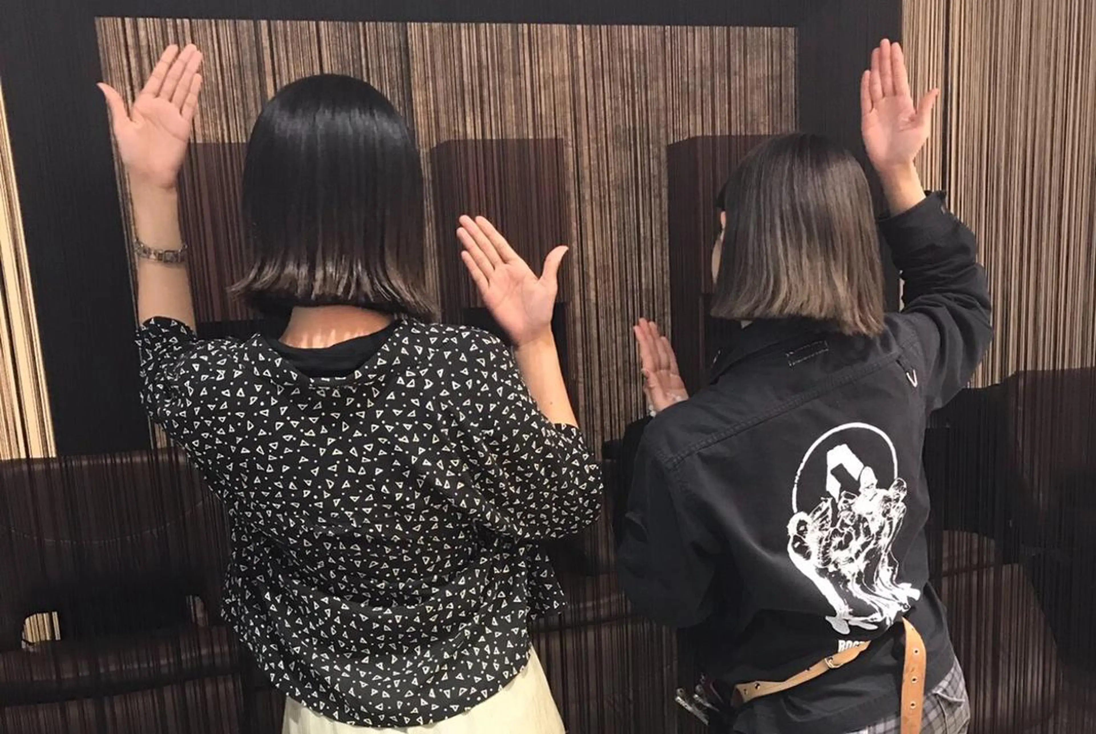 ミディアム カラー ウルフカット／吉村 桃子のヘアスタイル