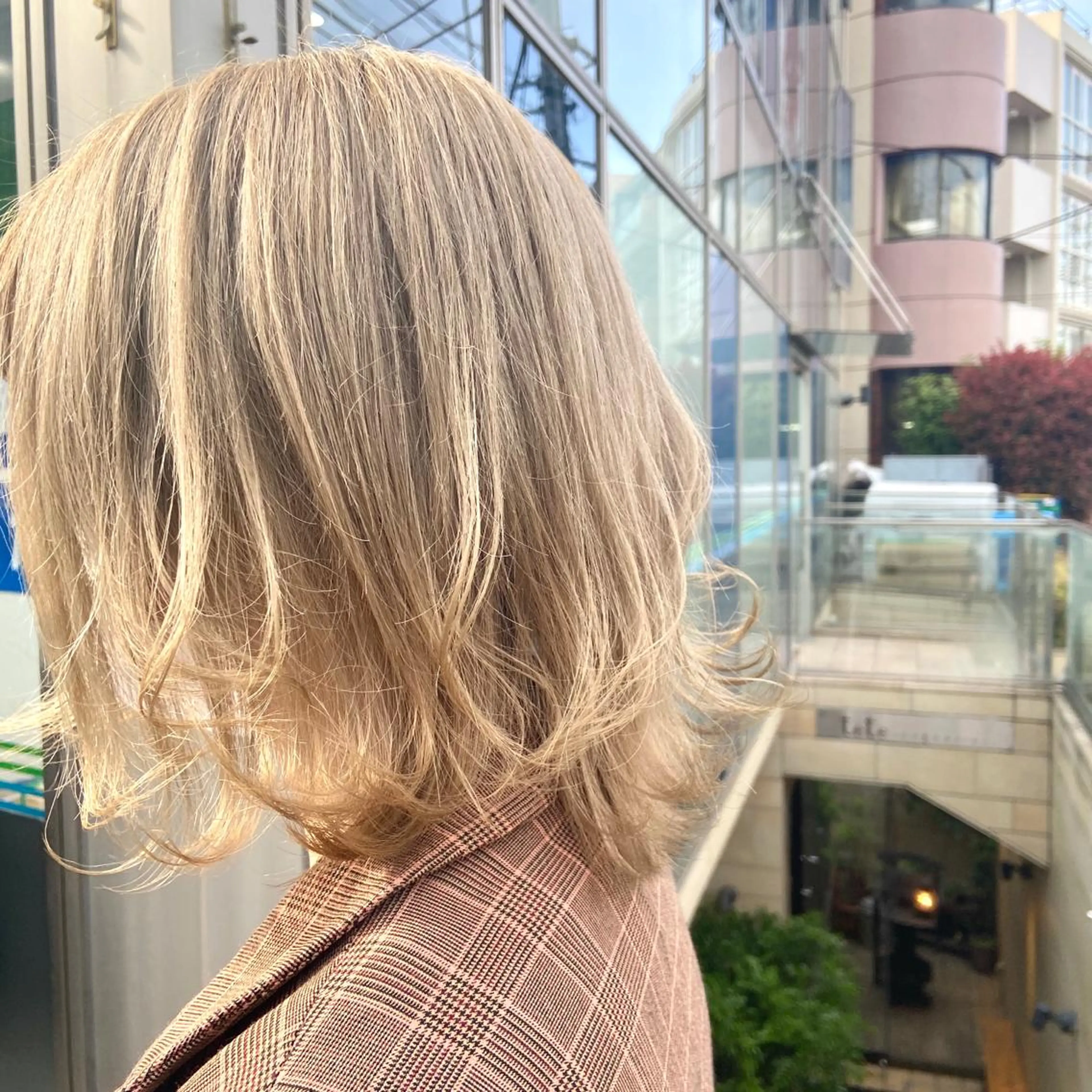 ミディアム カラー ショート/ウルフ ハイトーン/カイセイのヘアスタイル