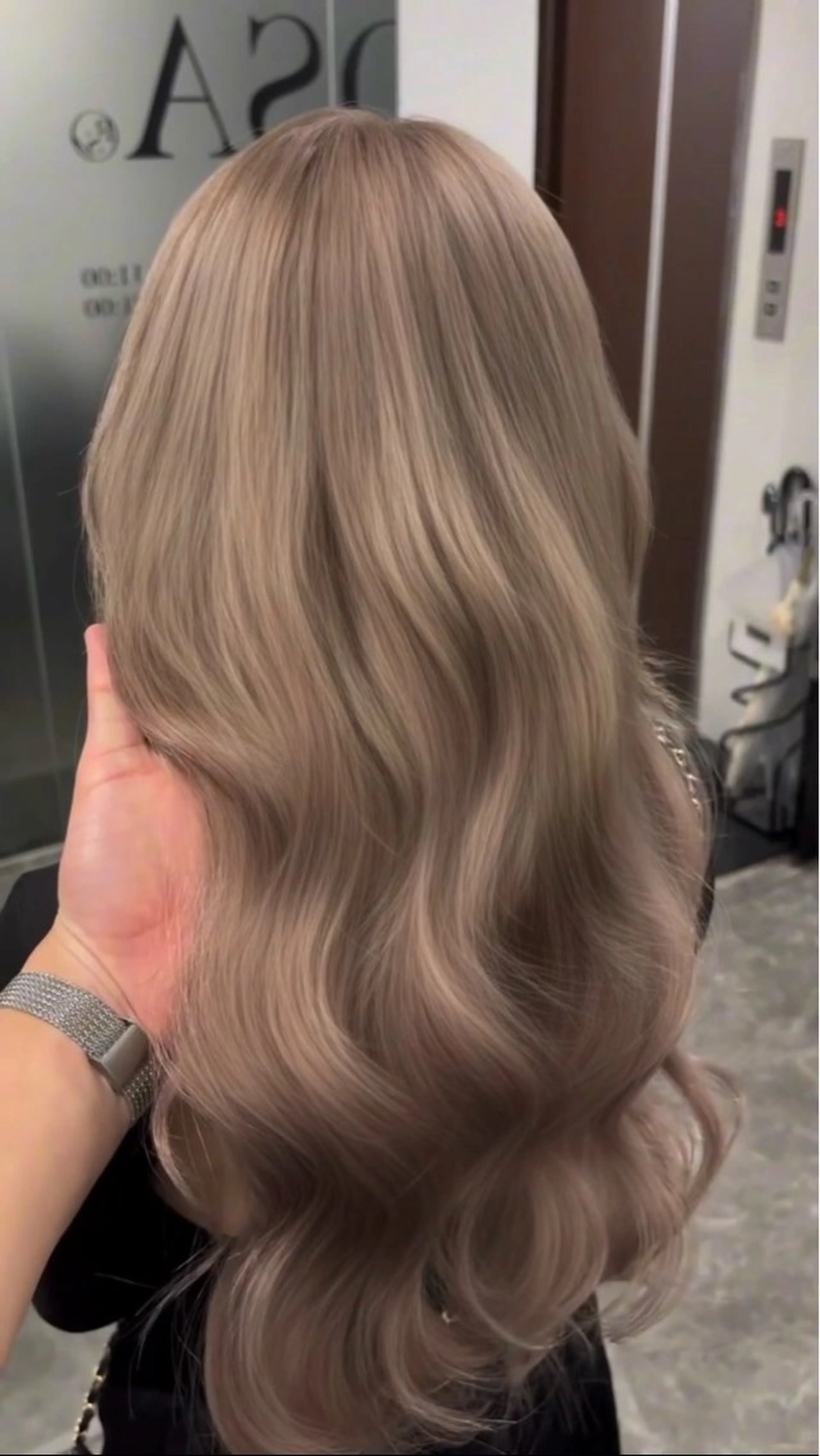 ブリーチカラー+高級エクステの写真