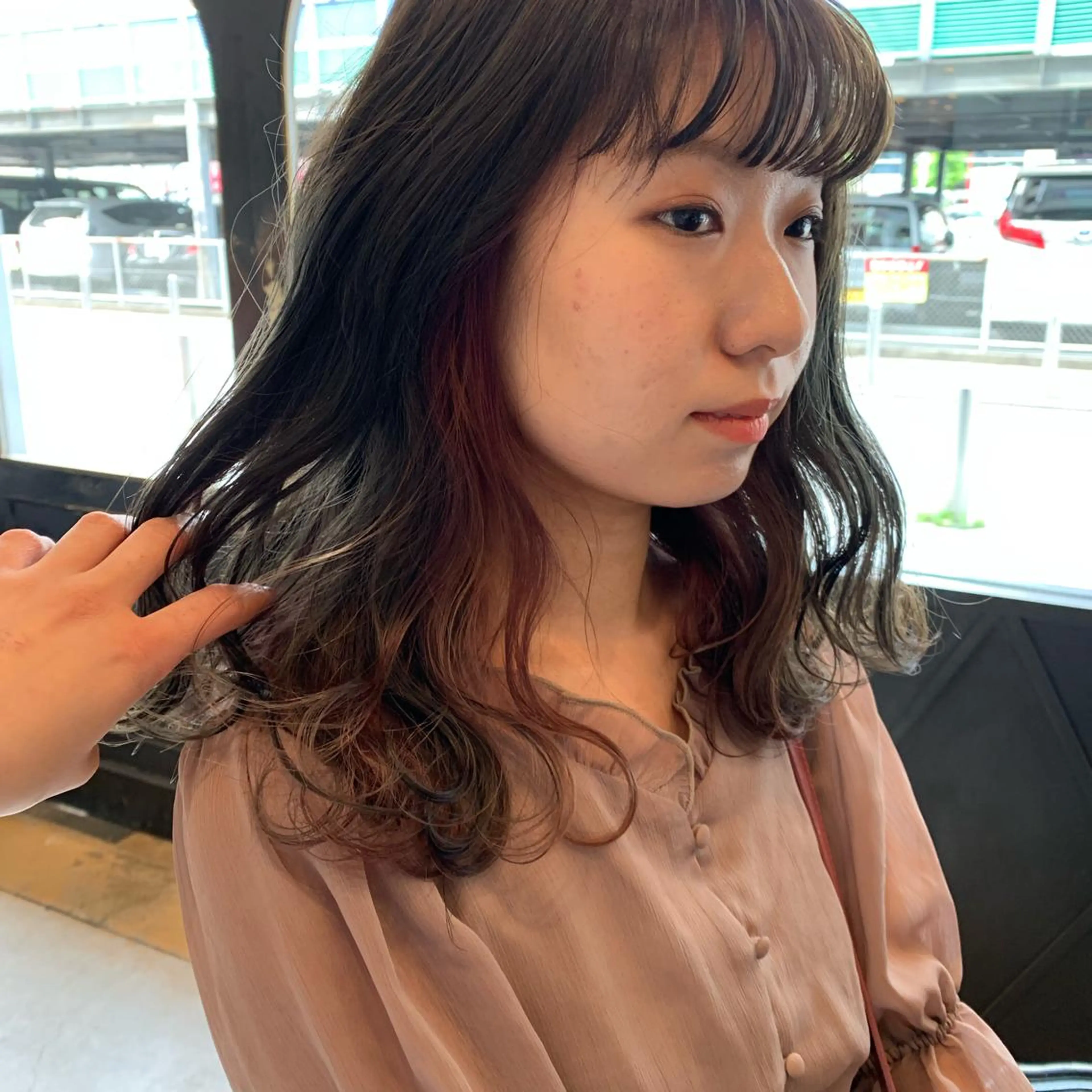 セミロング カラー SAKINO． ベージュカラーのヘアスタイル