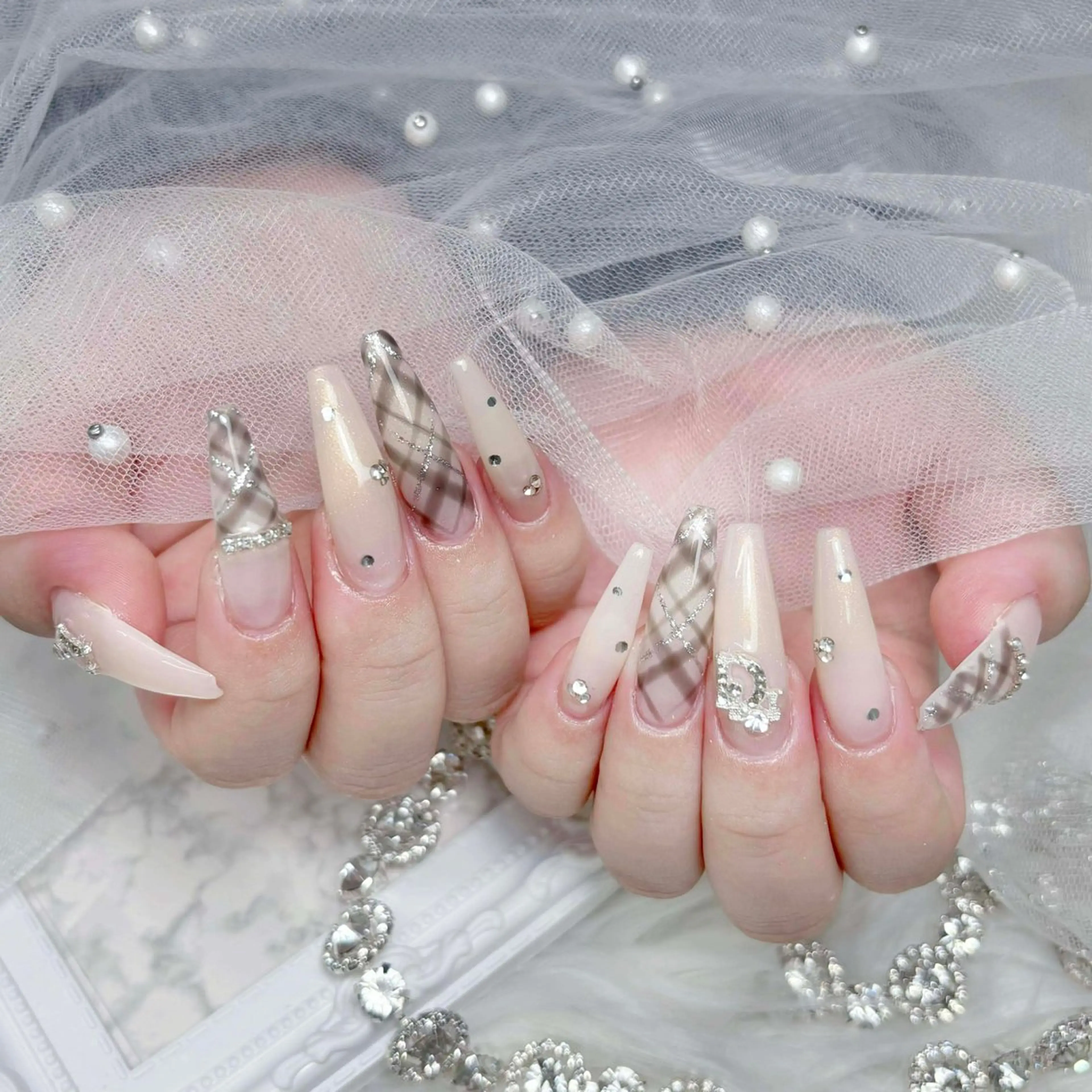 ネイル アートネイル 成人式 長さ出し ジェルネイル キラキラネイル ハンドネイル ハンドケア Nova Nailのネイルデザイン