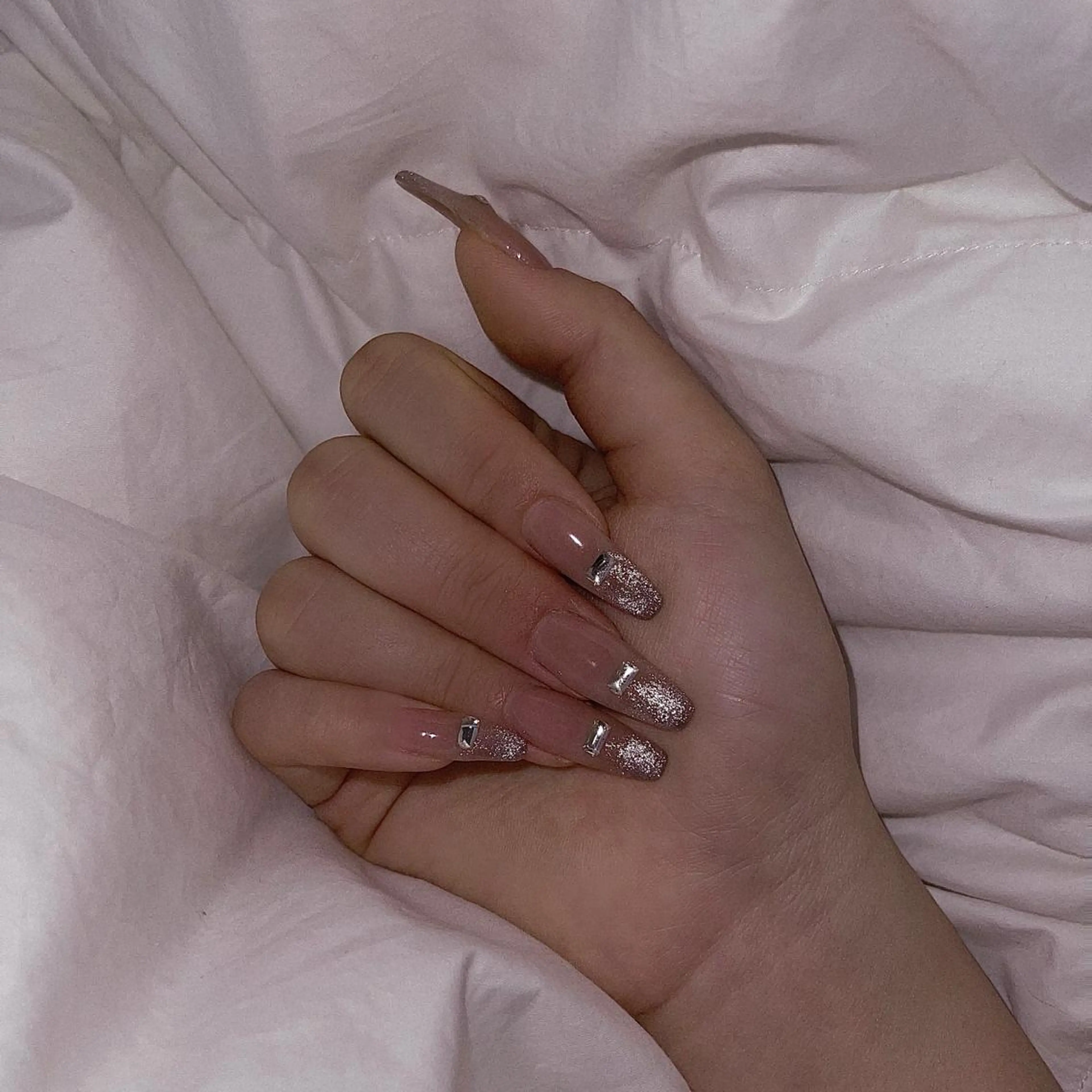 ネイル ハンドネイル I-nailロング /ワンホン/キラキラのネイルデザイン