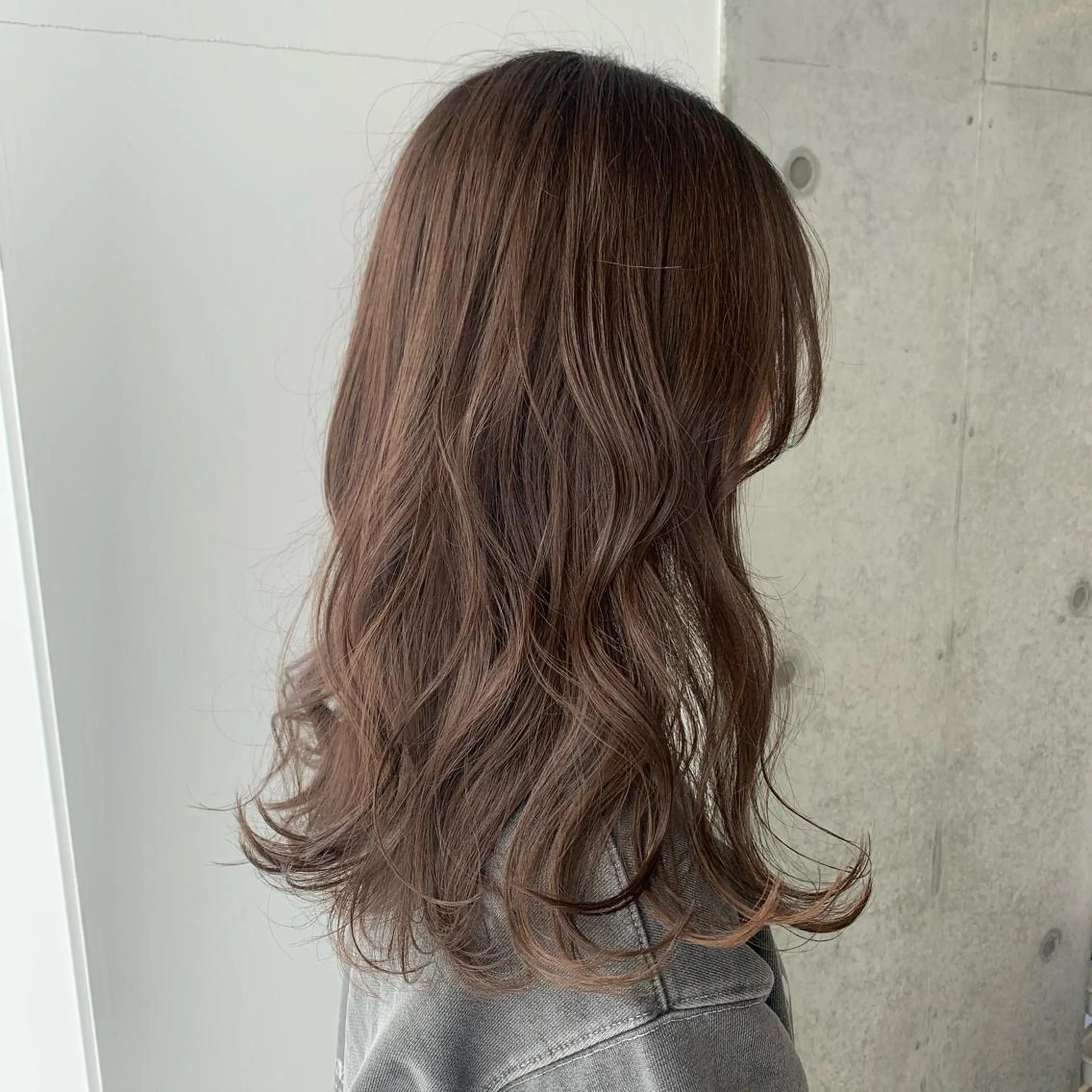 セミロング 梅本 有希のヘアスタイル