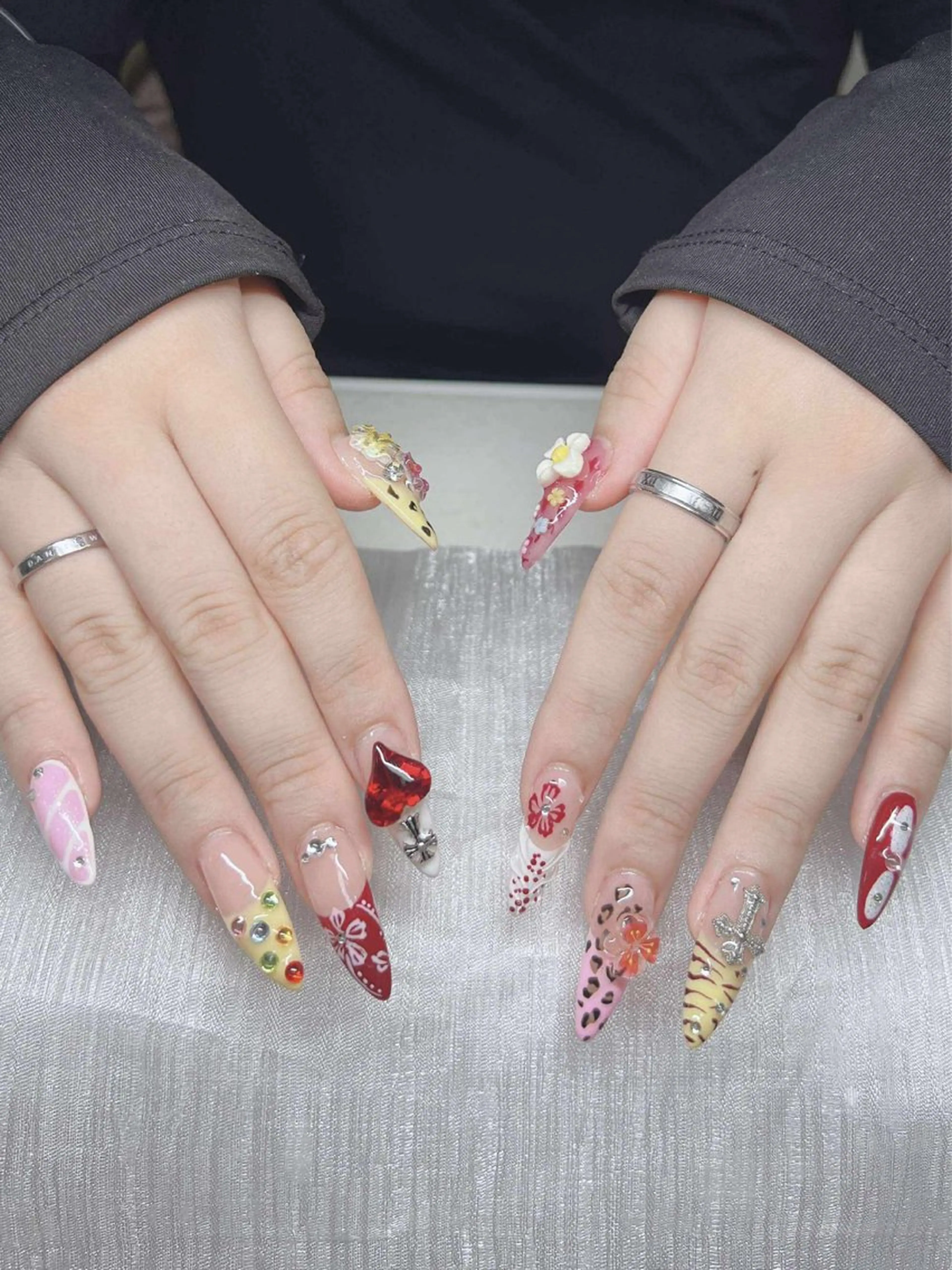 ネイル 長さ出し グラデーション 卒業式 キラキラネイル マグネットネイル ハンドネイル Lee Nailsのネイルデザイン