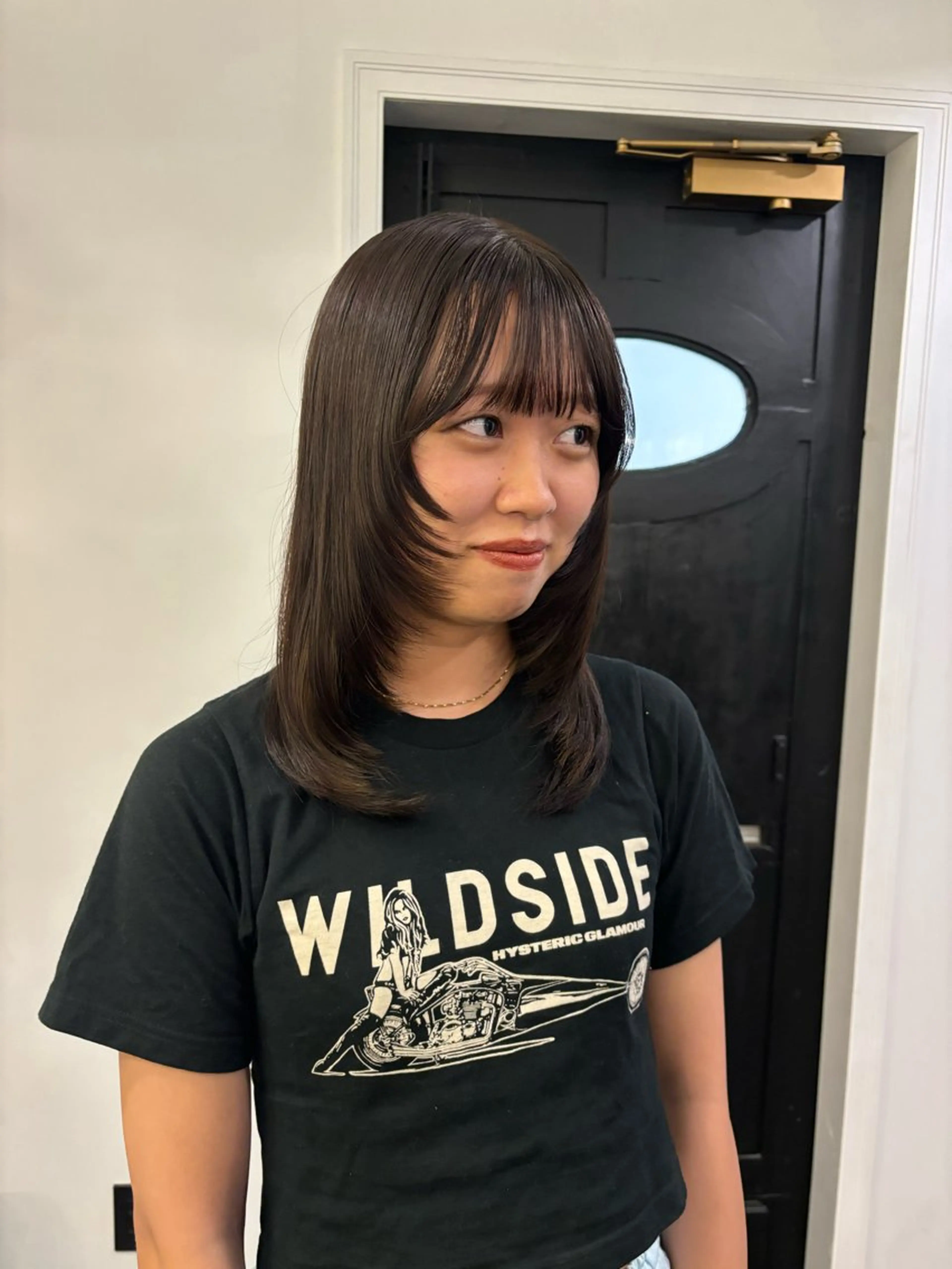 セミロング 顔まわりレイヤー 顔周りカット レイヤーカット comeghead 琴音のヘアスタイル