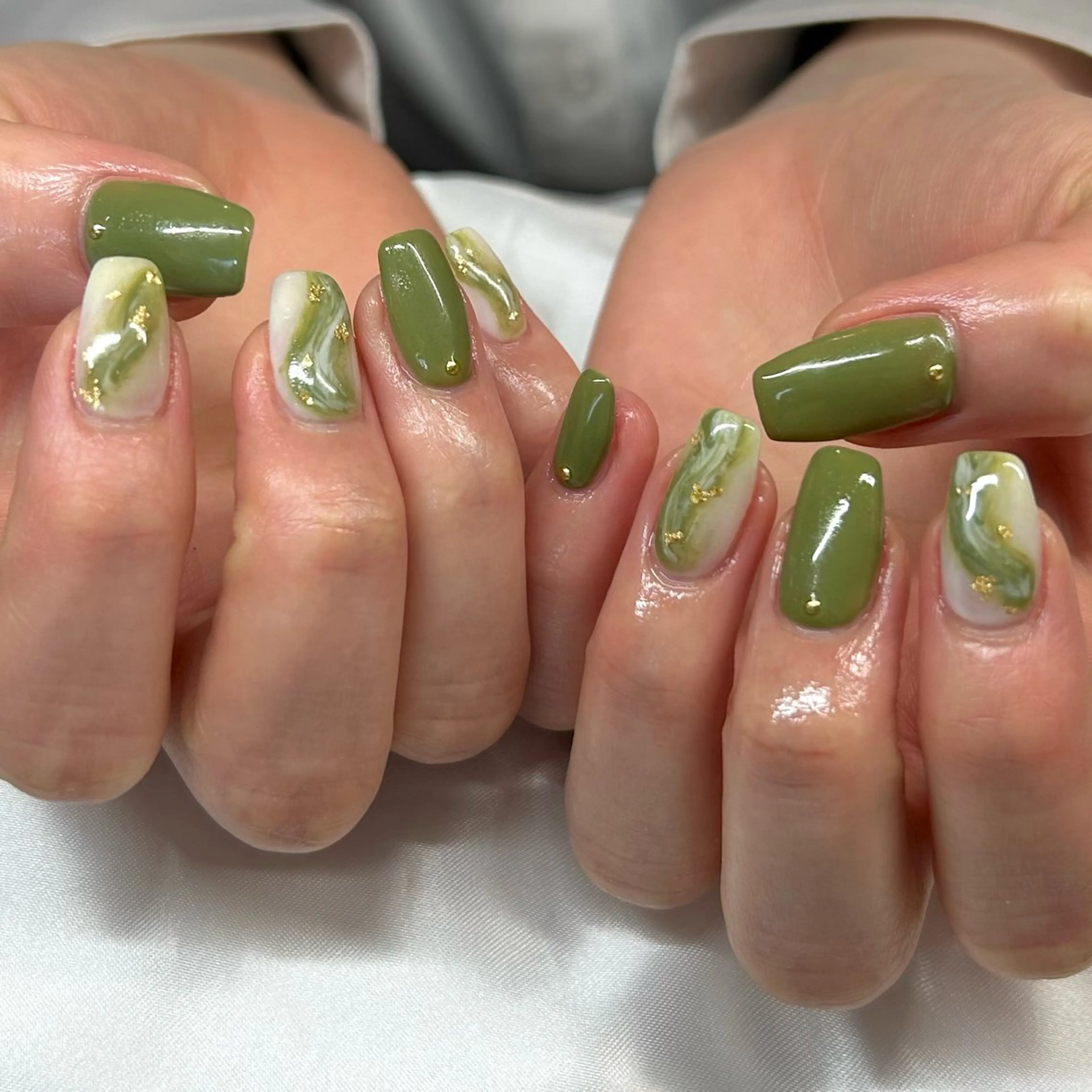 ネイル ニュアンスネイル 春ネイル shine'an fuka🌿🫧のネイルデザイン