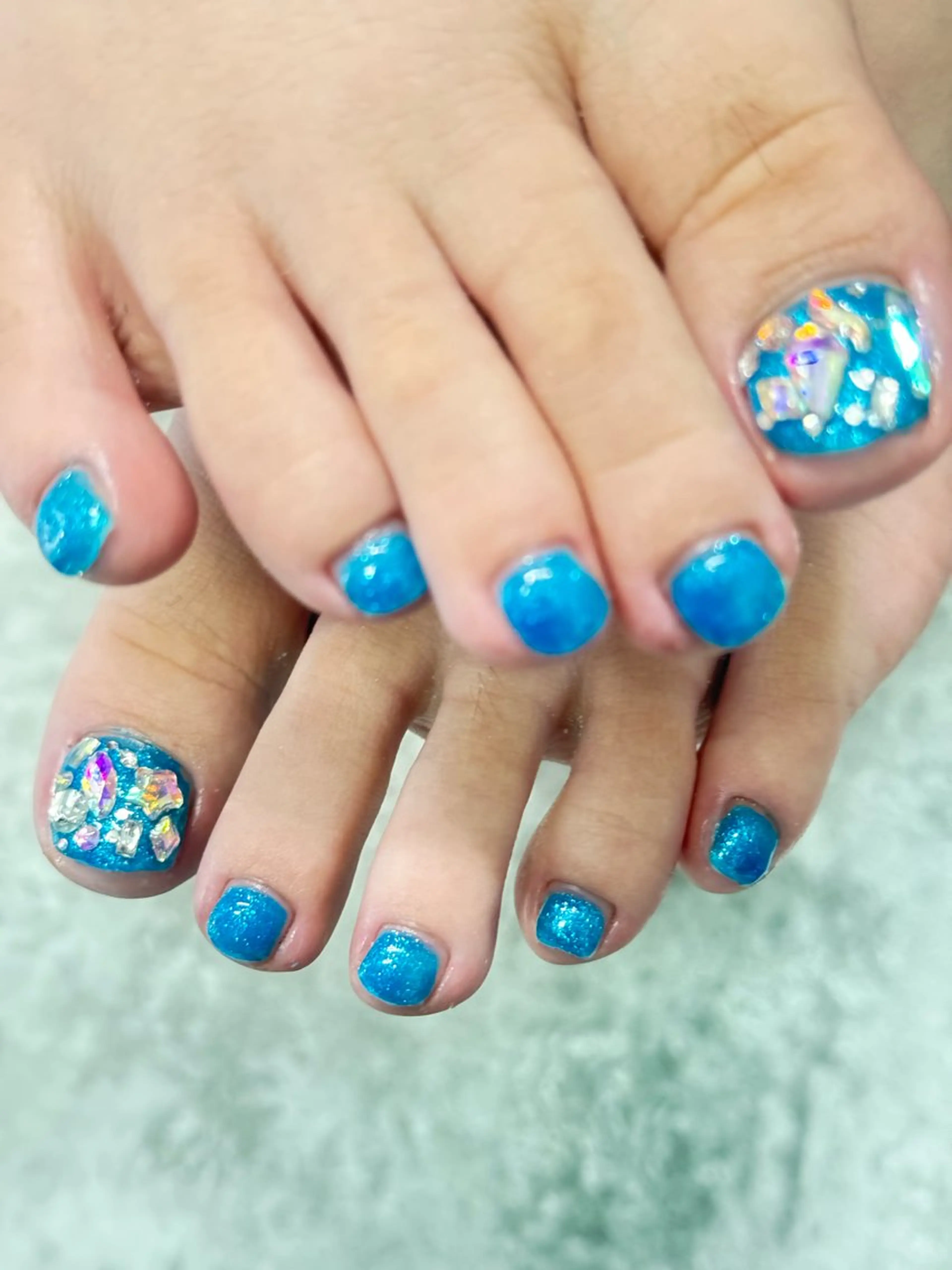 ネイル ブルー フットネイル ラメ(グリッター) k+1💅🏻 miyukiのネイルデザイン