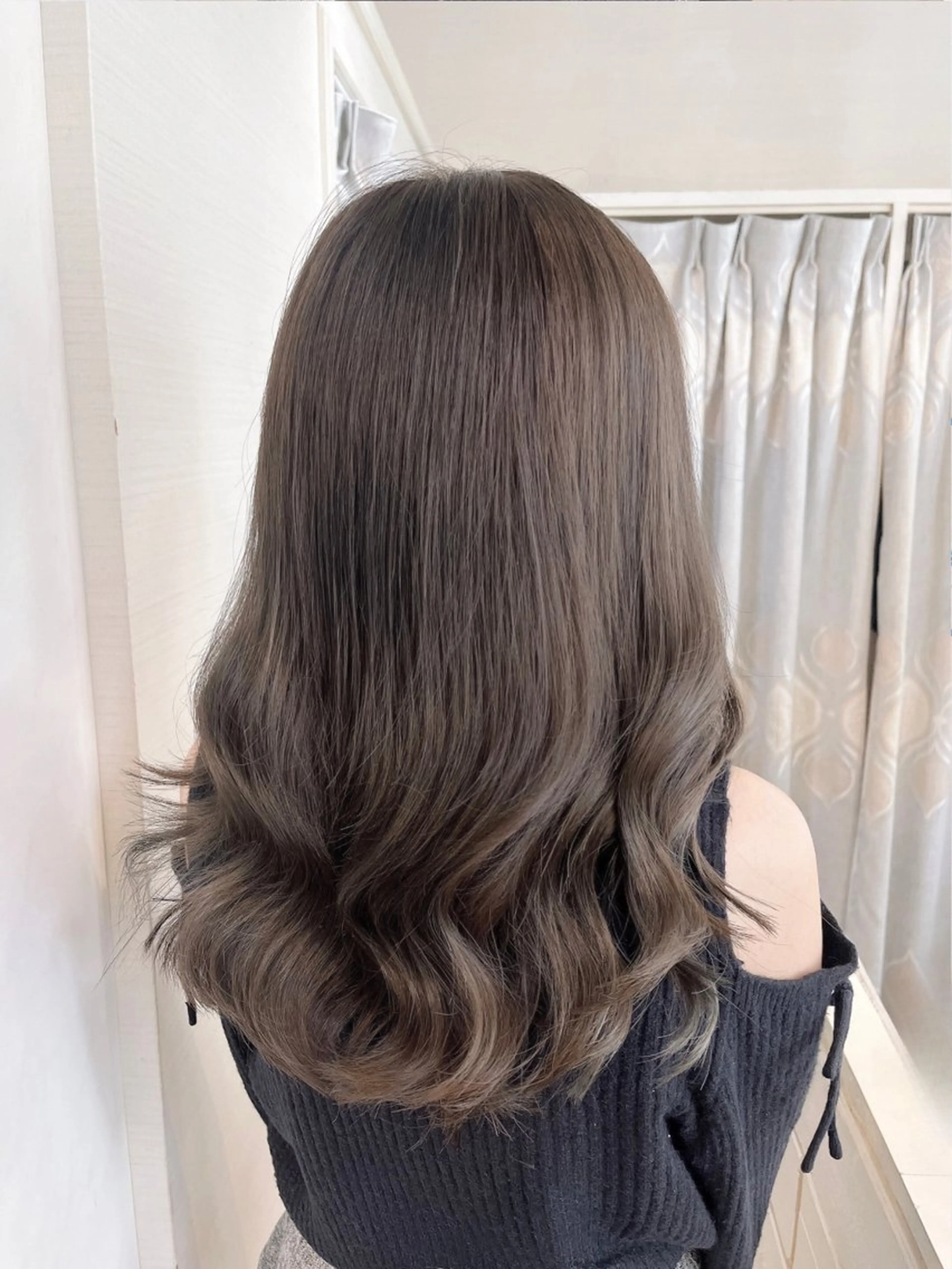 セミロング カラー ブリーチ ダブルカラー グレージュ アイスグレージュ ブリーチなしカラー ヘアカラー トリートメント カラー職人 なかもと たつひろのヘアスタイル