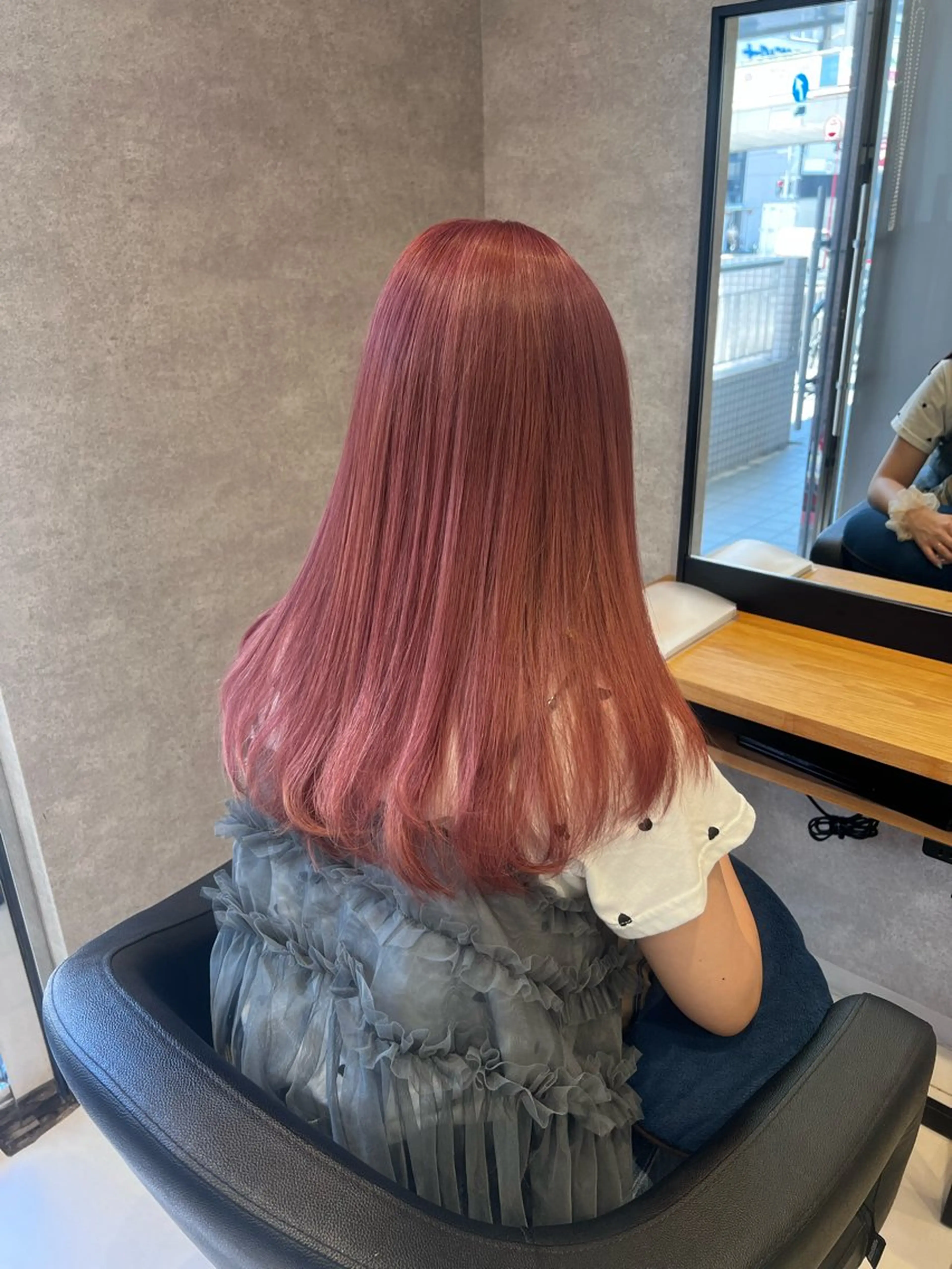 ロング カラー ブリーチ ピンクカラー ヘアカラー トリートメント 🍑とたに ももか🍑のヘアスタイル