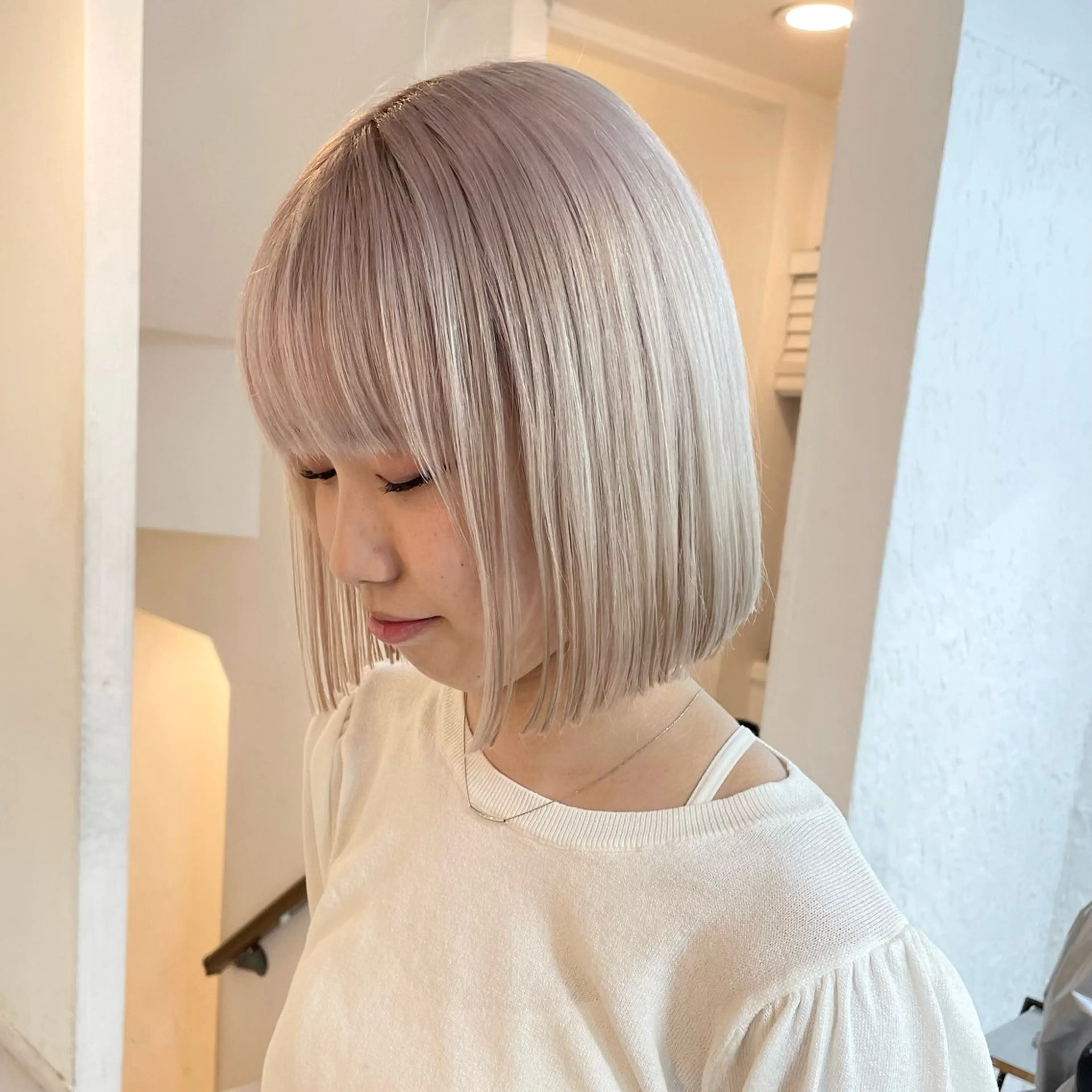ショート カラー シルバー ホワイトシルバー ヘアカラー トリートメント ヘアセット ハイトーン×レイヤー ／遠藤将太のヘアスタイル