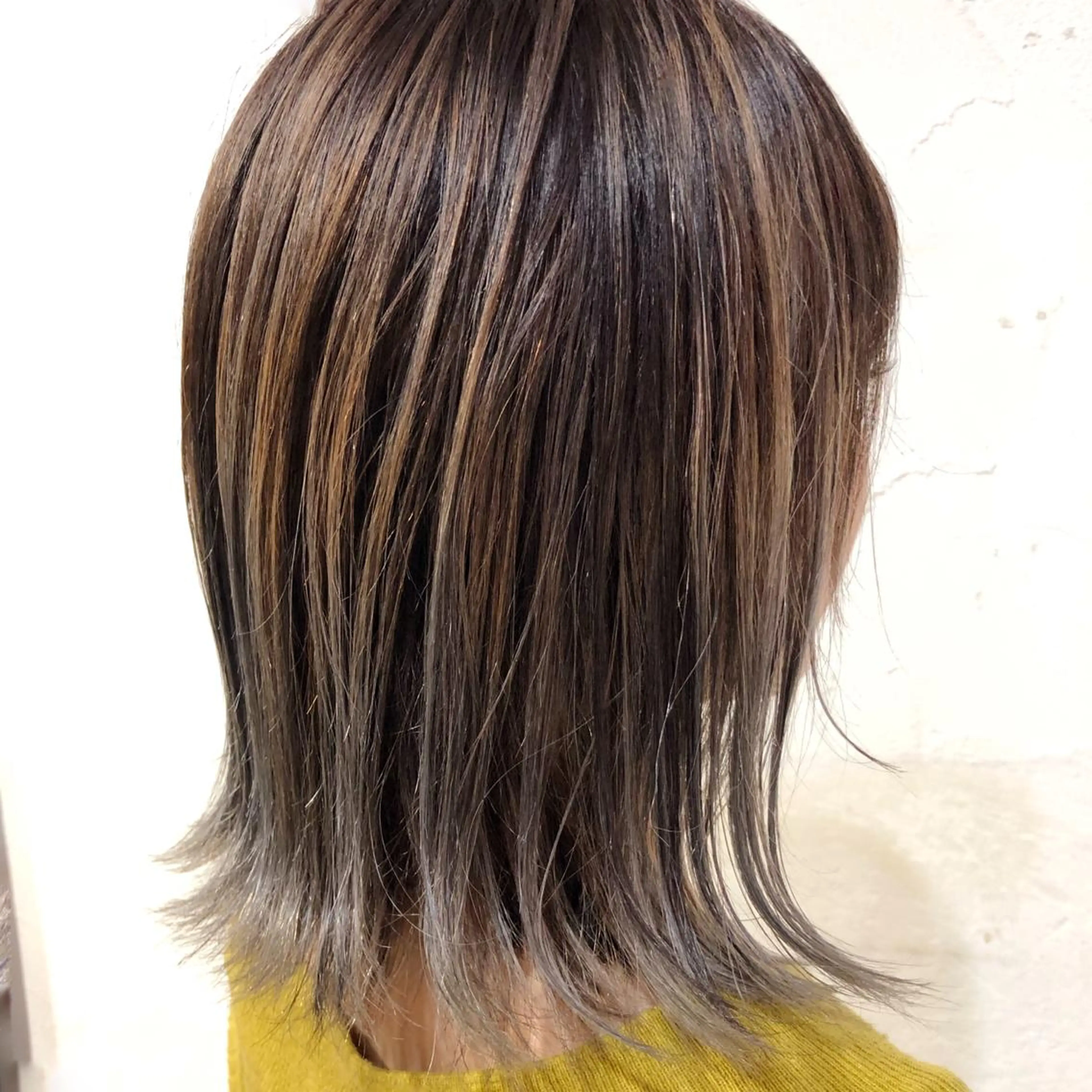 ショート アッシュ アッシュグレー レイヤーカット ヘアカラー CUORE クオーレのヘアスタイル