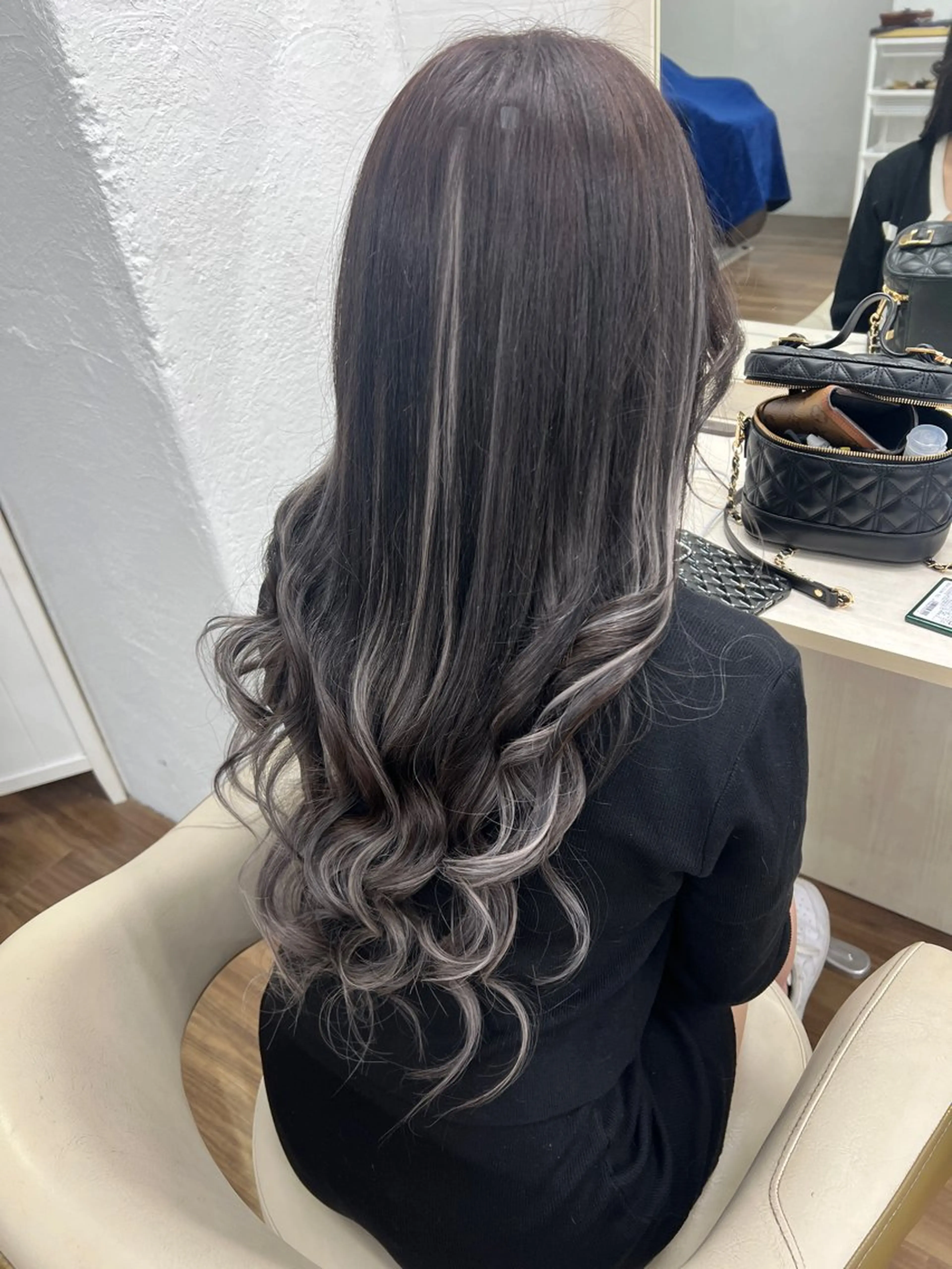 ロング カラー バレイヤージュ エクステ レイヤーカット ヘアカラー トリートメント エクステ GLOSS 心斎橋 山上のヘアスタイル