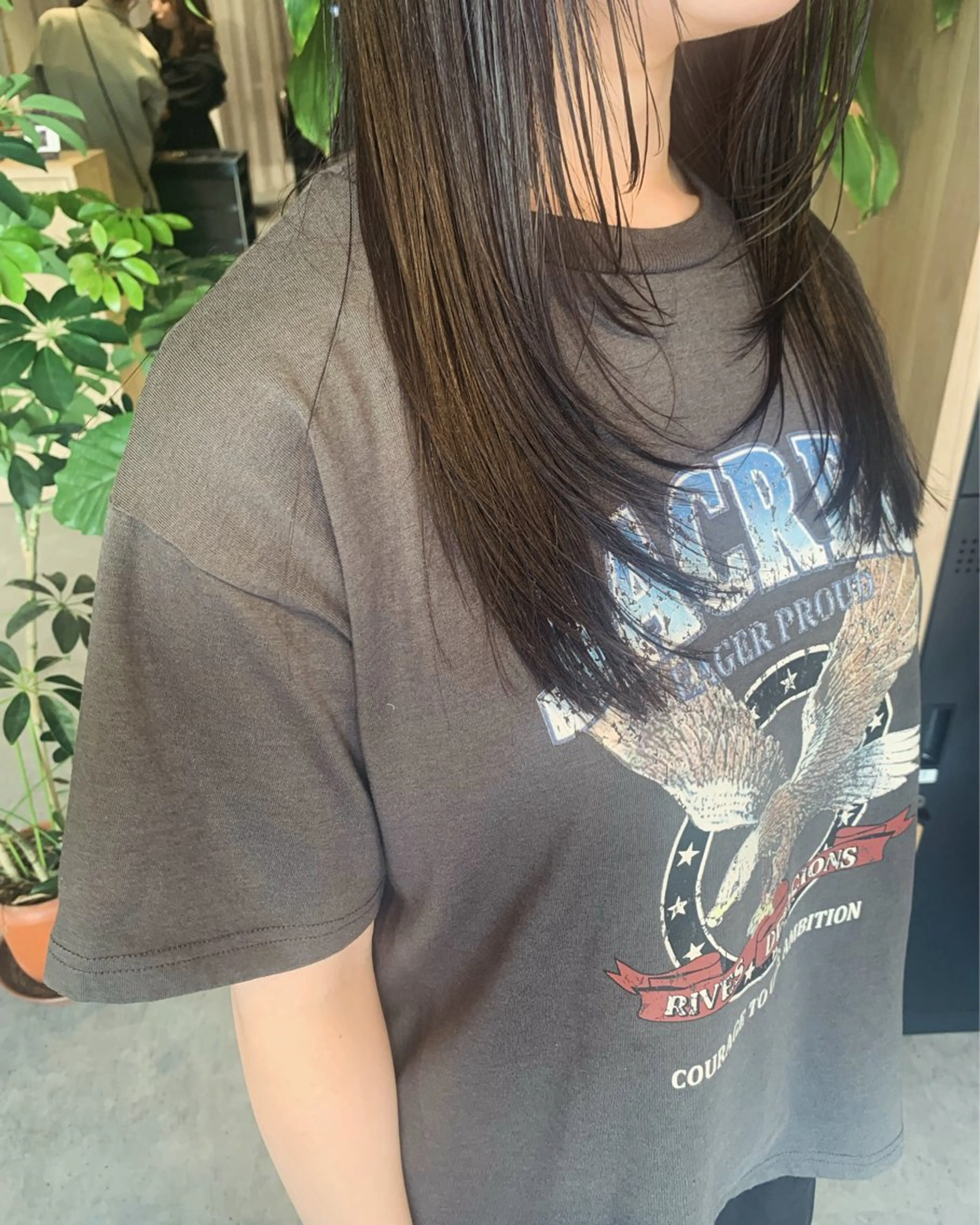 セミロング 顔まわりレイヤー レイヤーカット 森本 美咲のヘアスタイル