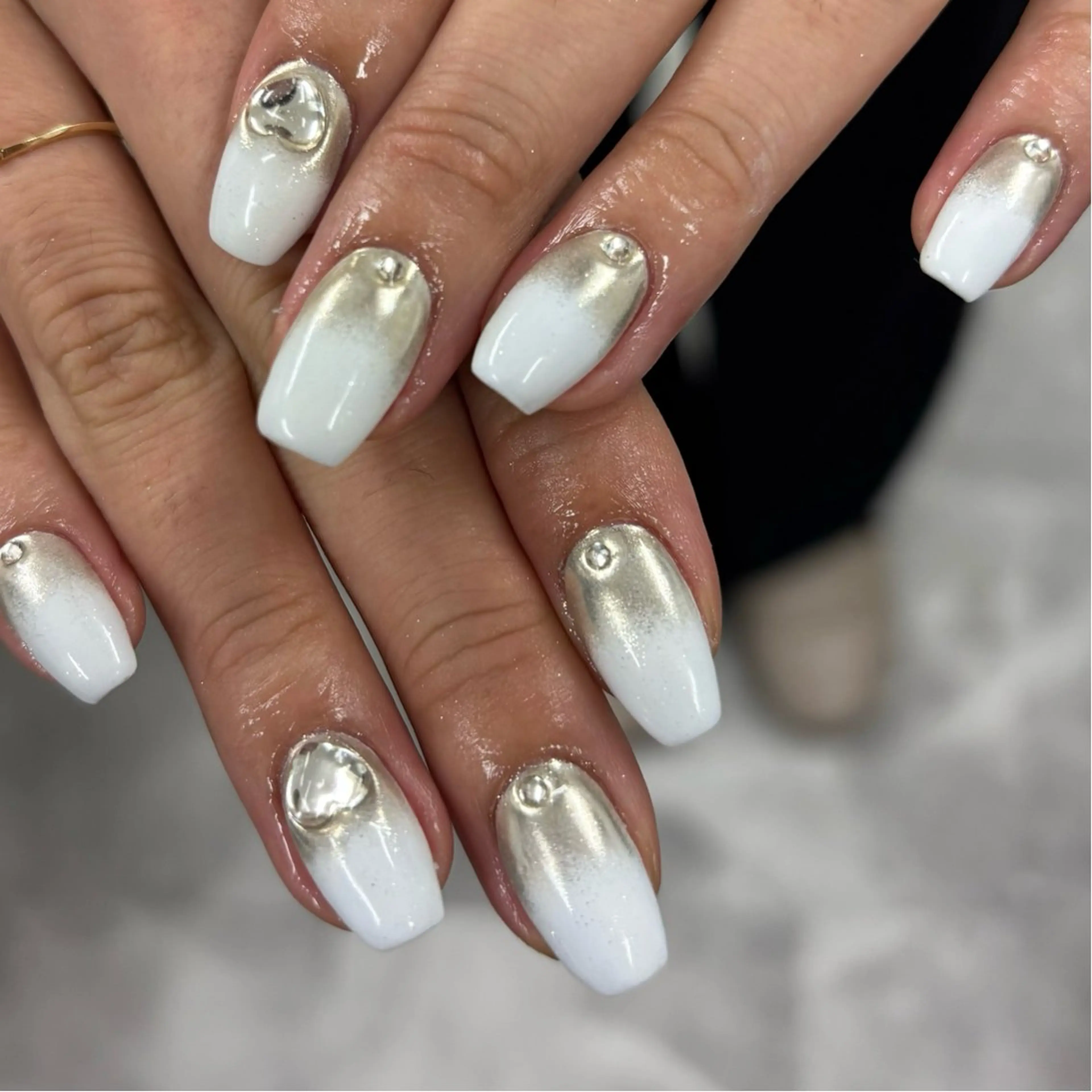 ネイル アートネイル グラデーション ミラーネイル HINAKO💫 Ouja groupのネイルデザイン