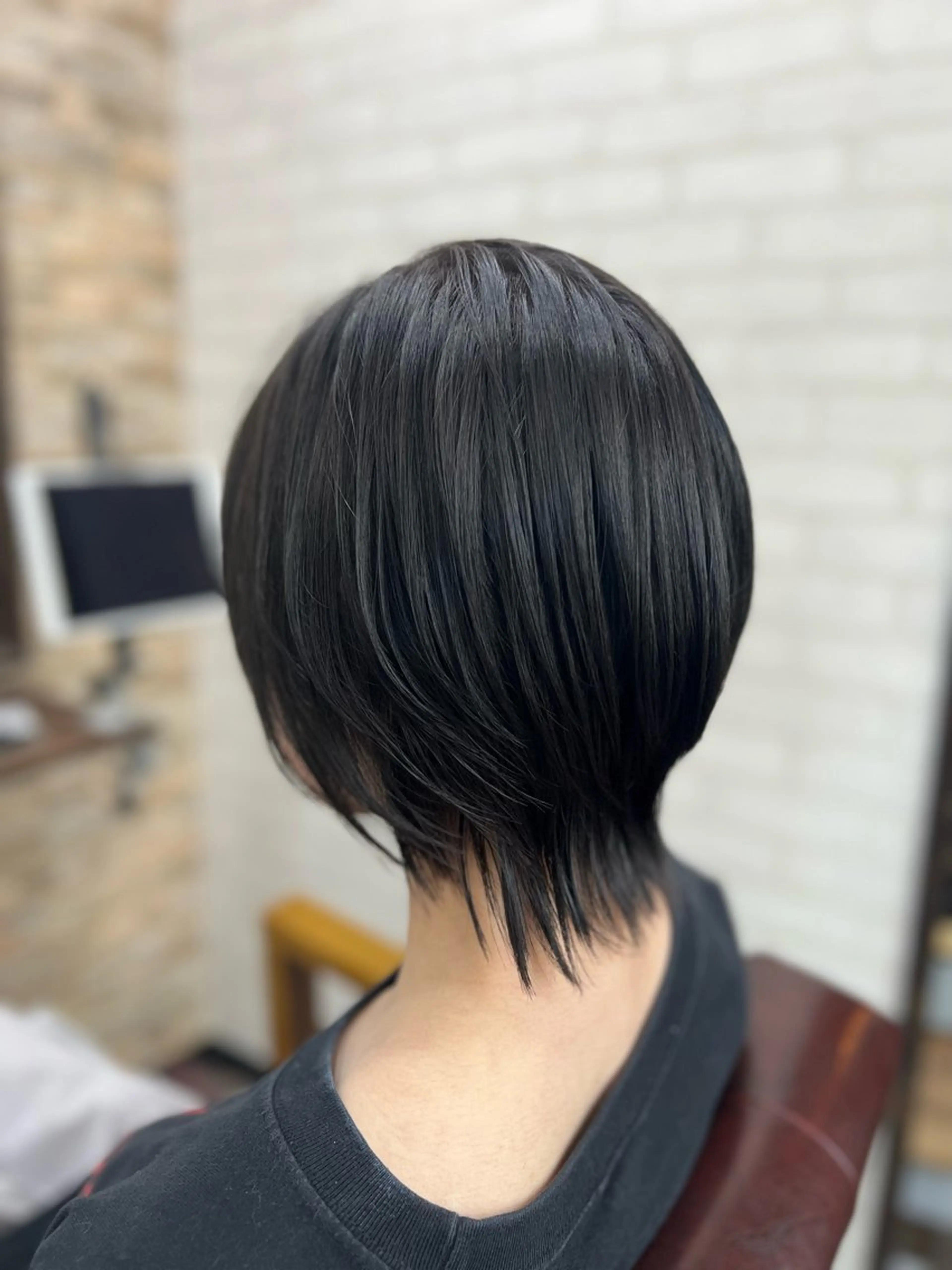 ショート カラー ダークグレー ショートヘア ウルフカット 多賀 順平のヘアスタイル