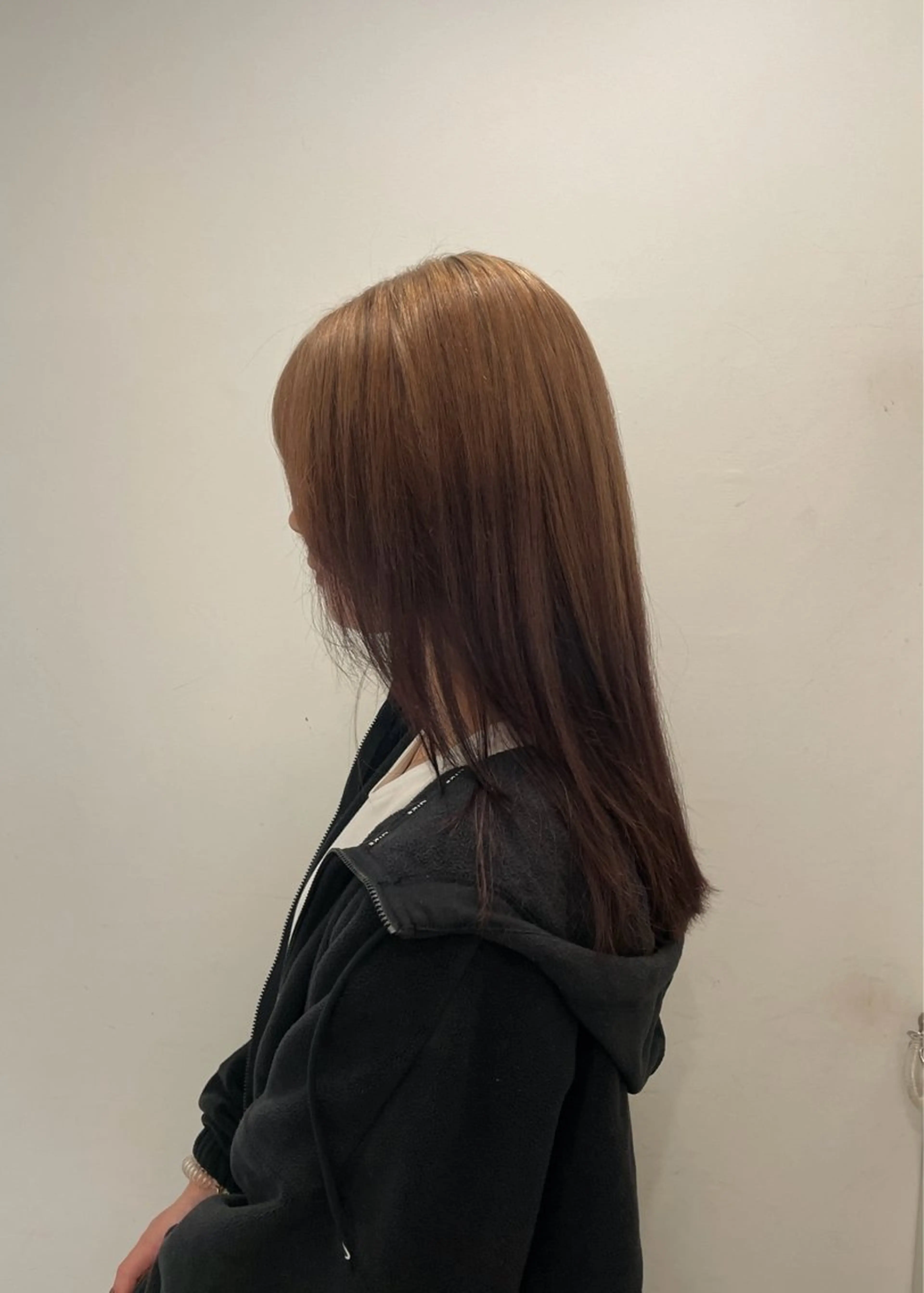 セミロング ヘアカラー 🎨透明感カラー/ ハイライト/近藤怜那のヘアスタイル