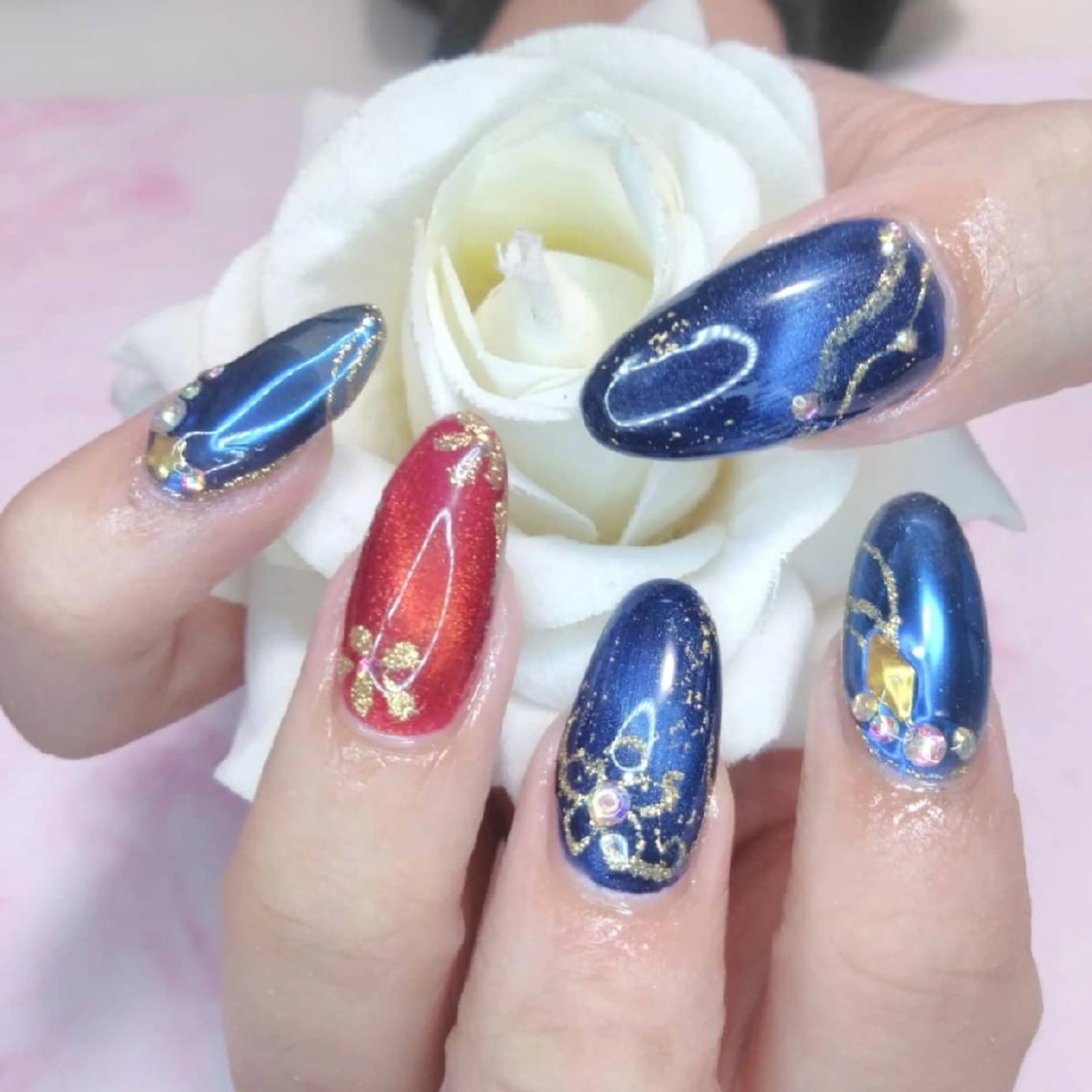 ネイル エステとネイル ローズコンフォートのネイルデザイン